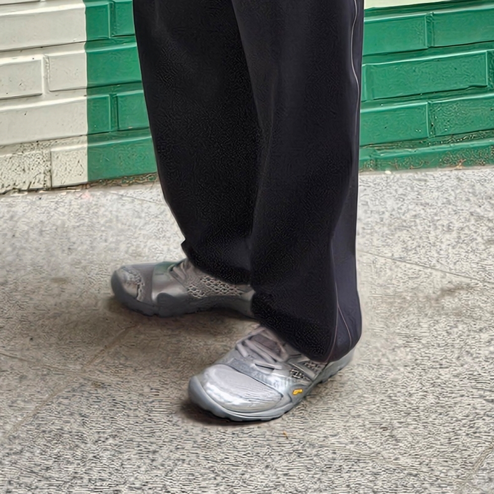 New Balance Minimus MT10O Slate Grey Silver Metallic, Vibram Fivefingers V-Trek Black 착용 스타일 - 4