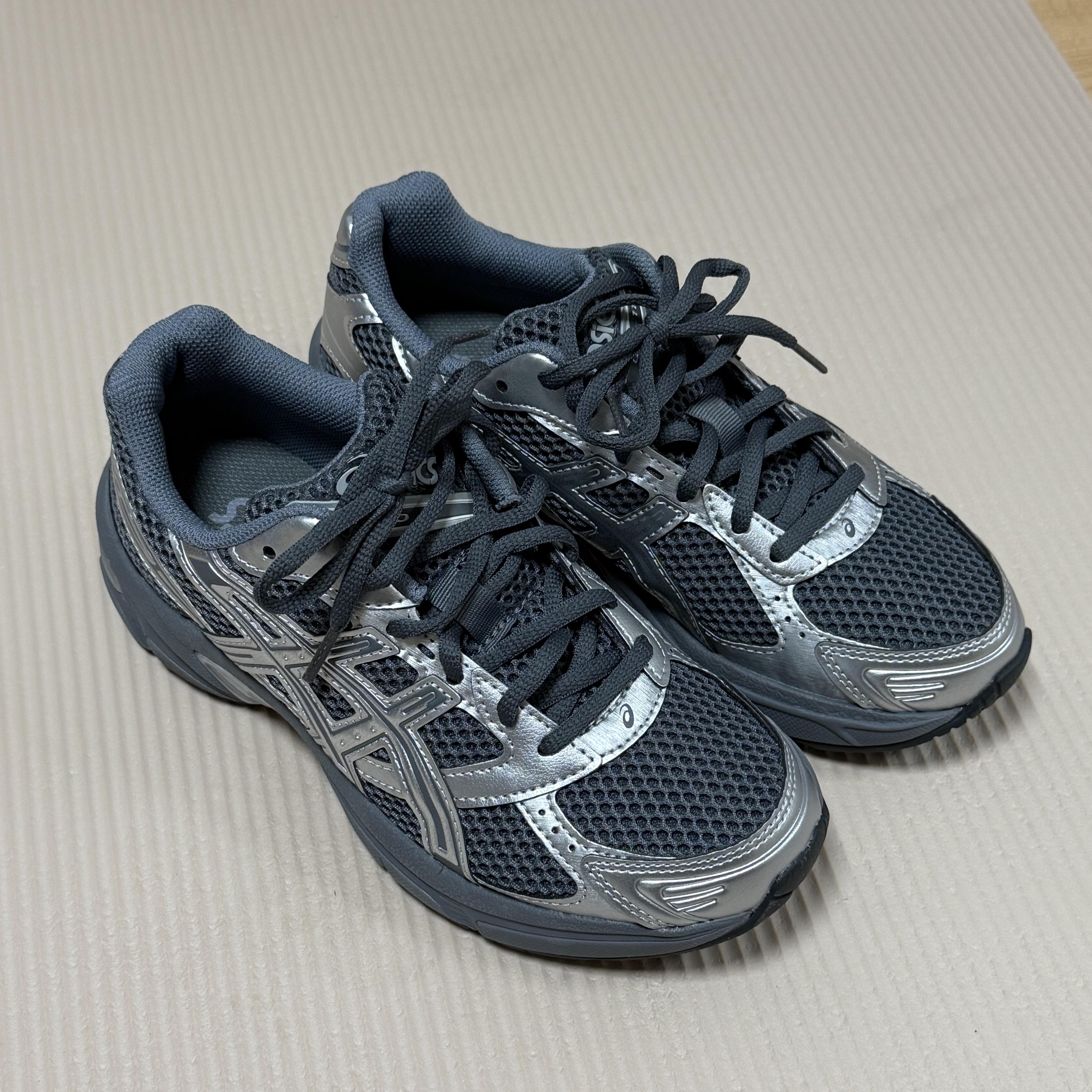 Asics Gel-1130 Steel Grey Pure Silver 착용 스타일 - 3