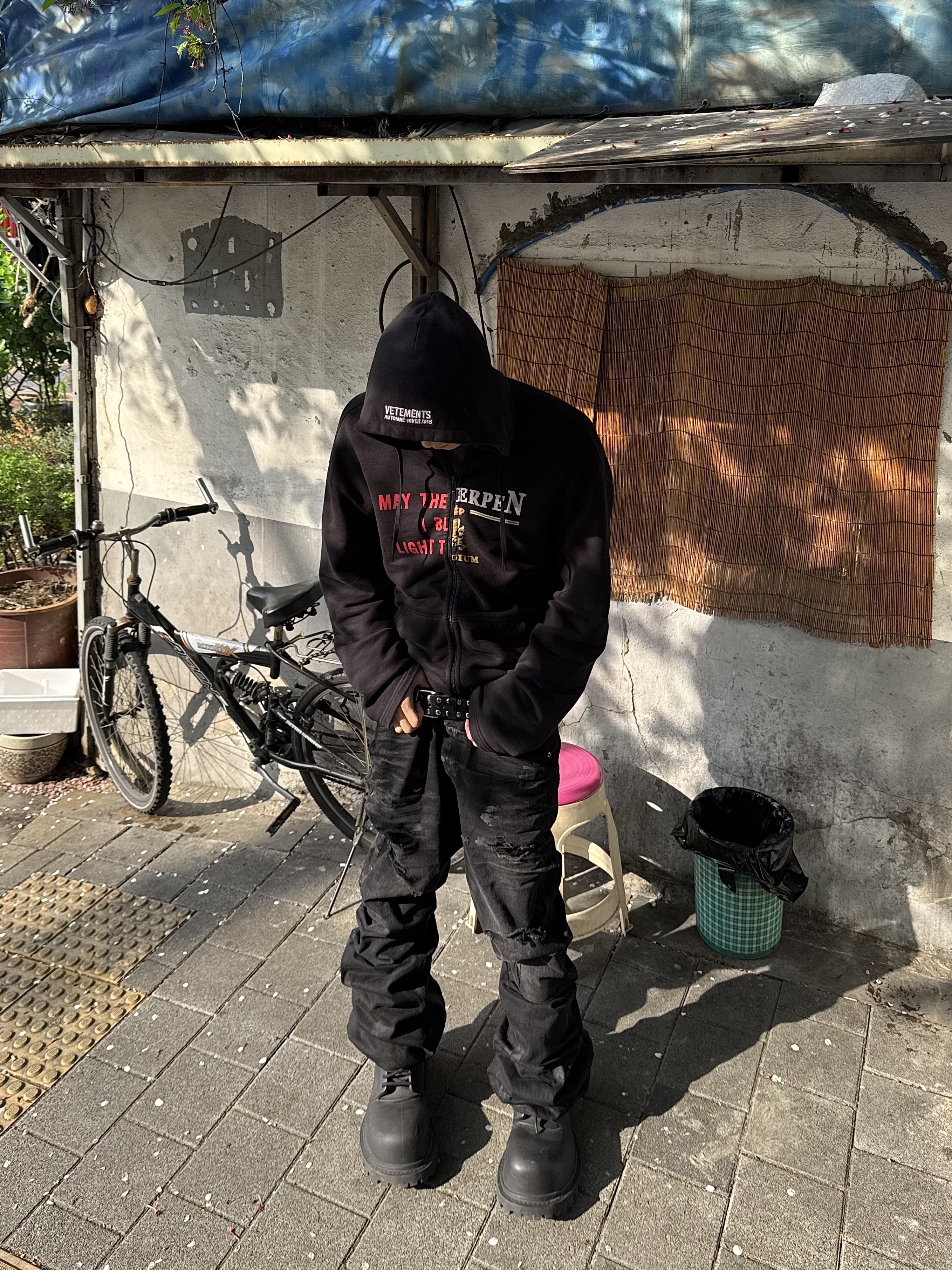 Balenciaga Combat Strike 20mm Boots Black, Project G/R Reworked Bermuda Shorts Blue 착용 스타일 - 6