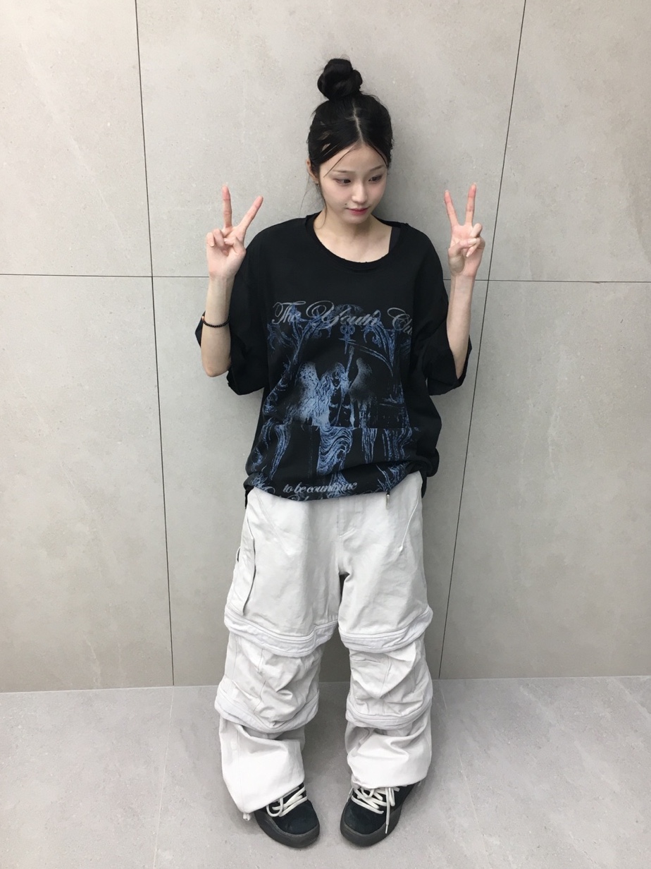 Farfromwhat Far Layered Work Pants White, ERL Vamp Skate Shoe Pirate Black 착용 스타일 - 2