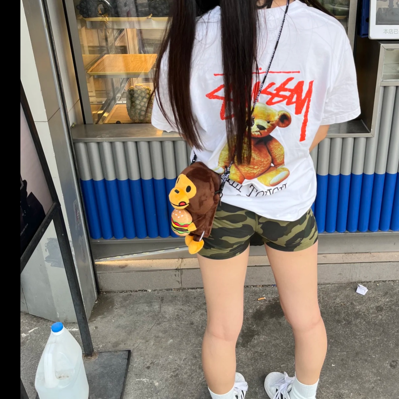 BAPE Baby Milo Mobile Bag 1 Brown 착용 스타일