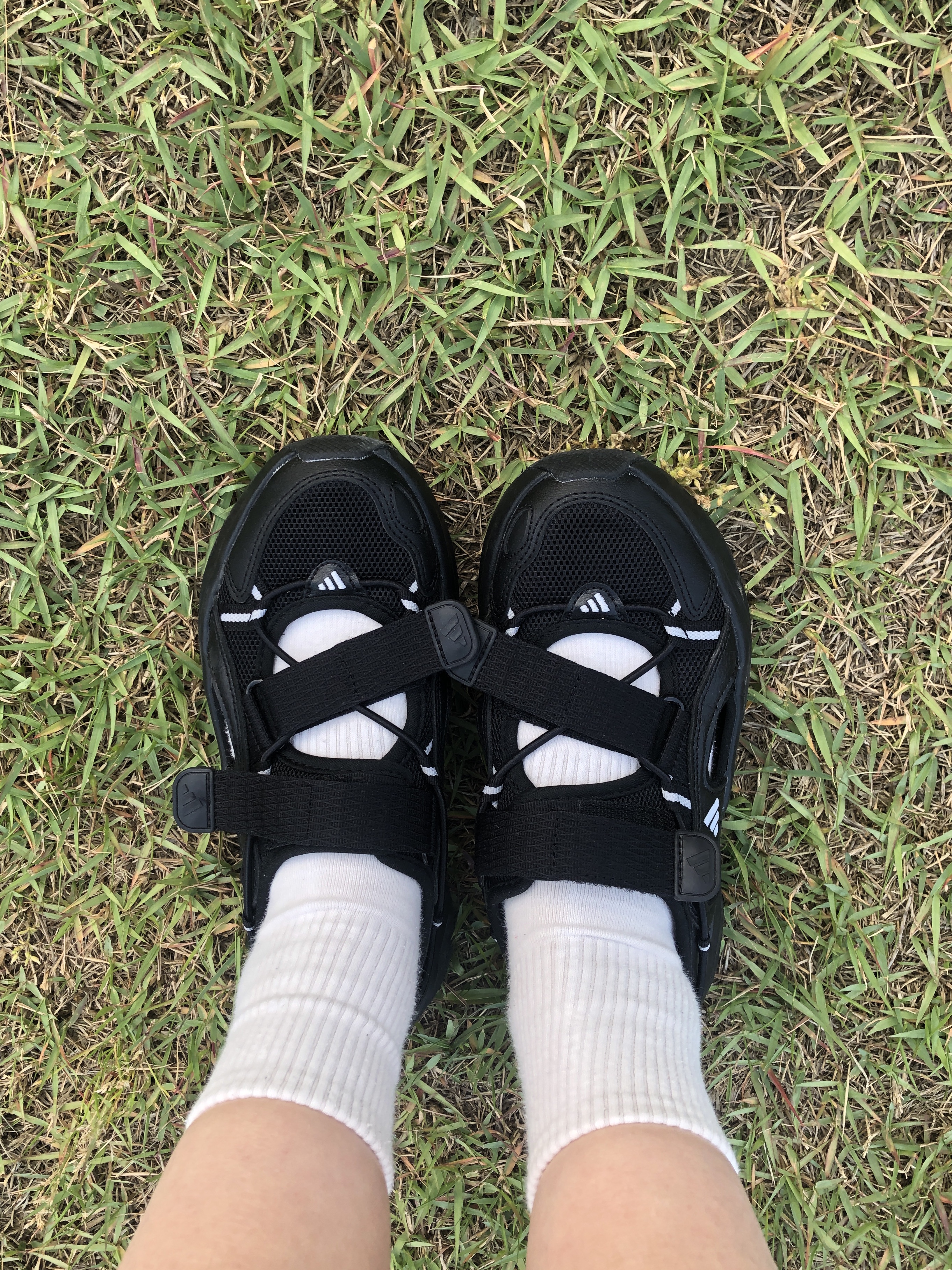 (W) Adidas Ozwave Sandal Core Black Silver Metallic 착용 스타일 - 5
