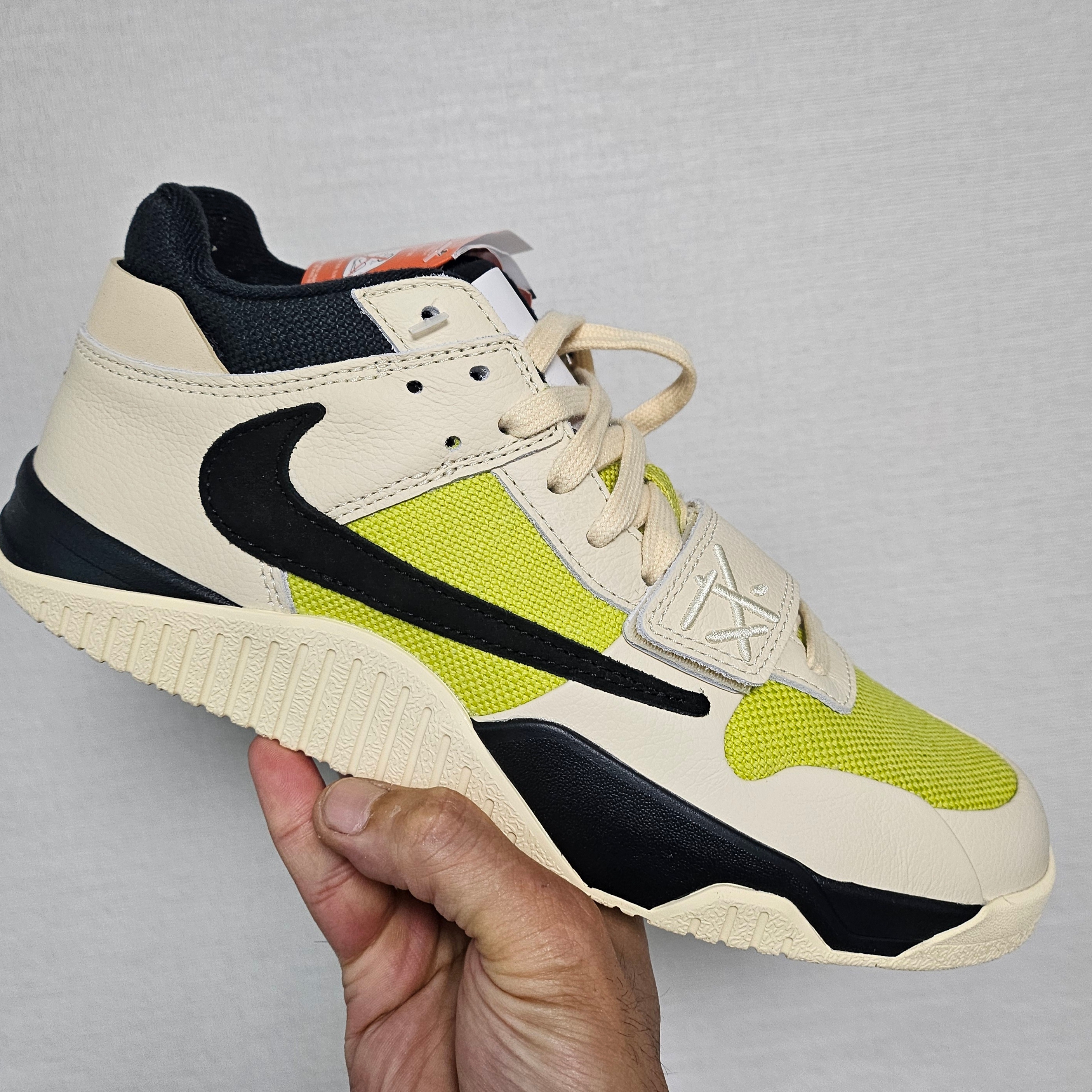 Jordan x Travis Scott Jumpman Jack TR Bright Cactus 착용 스타일 - 1