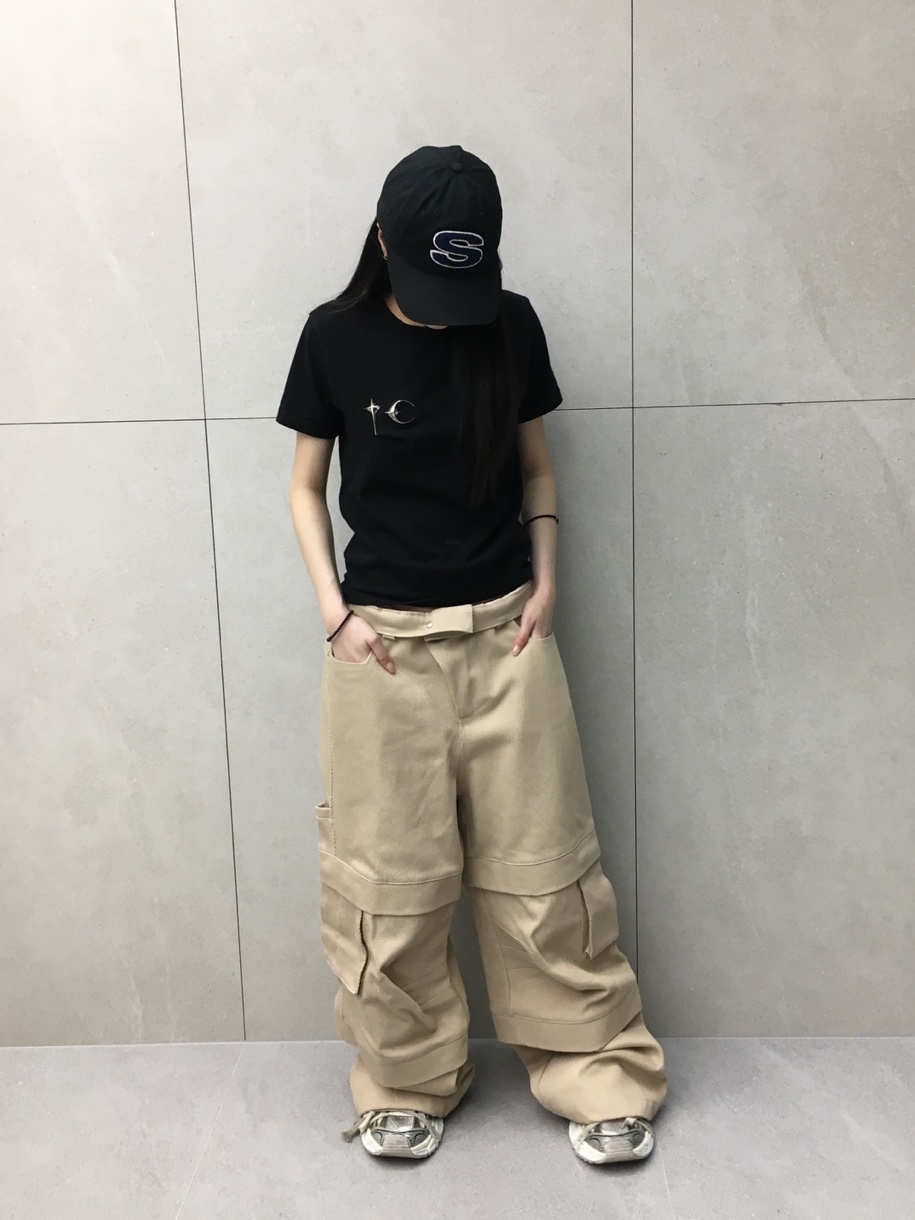 Stussy Chenille S Low Pro Cap Black, Thug Club Basic T-Shirt Black 착용 스타일 - 2