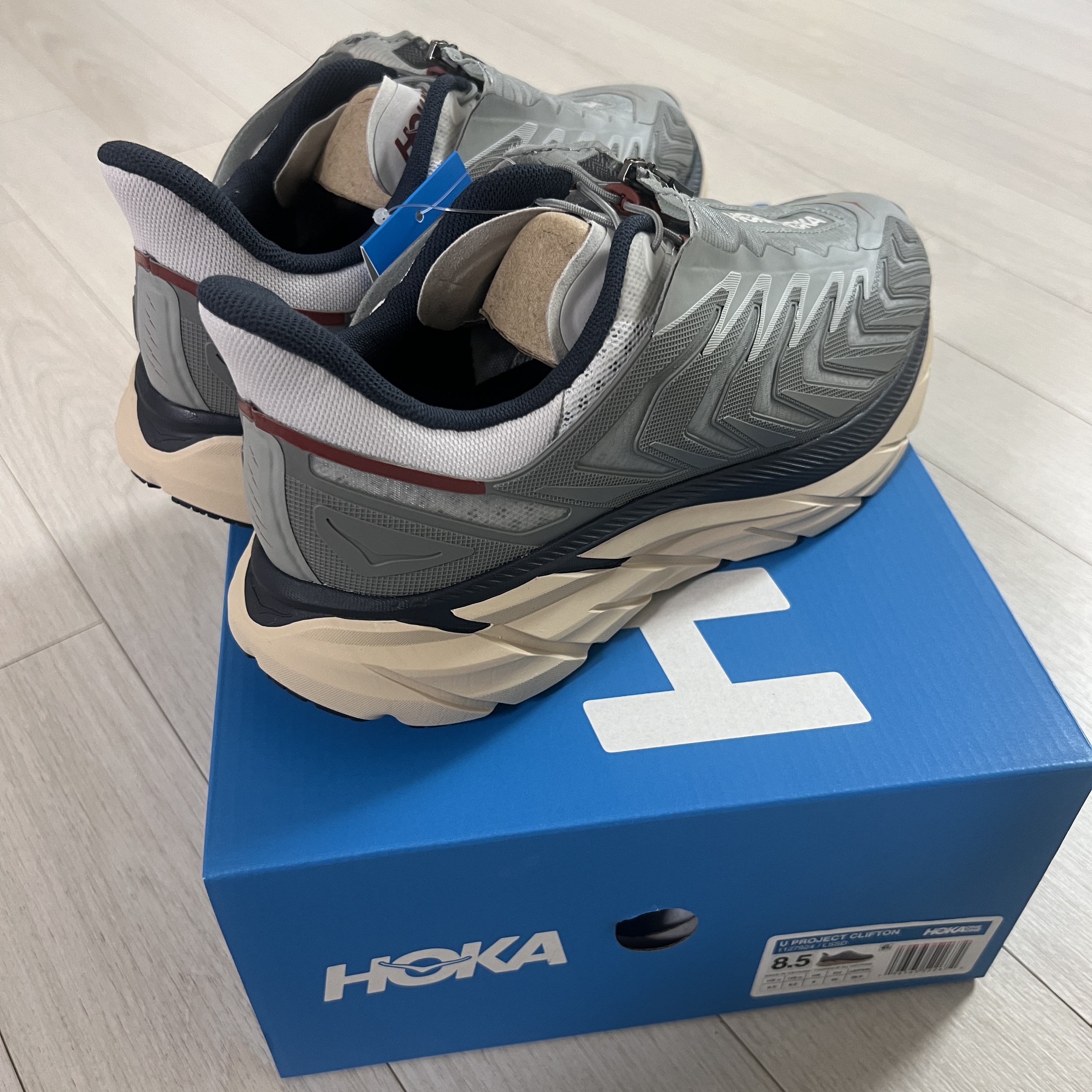 Hoka Project Clifton Limestone Shifting Sand 착용 스타일 - 2