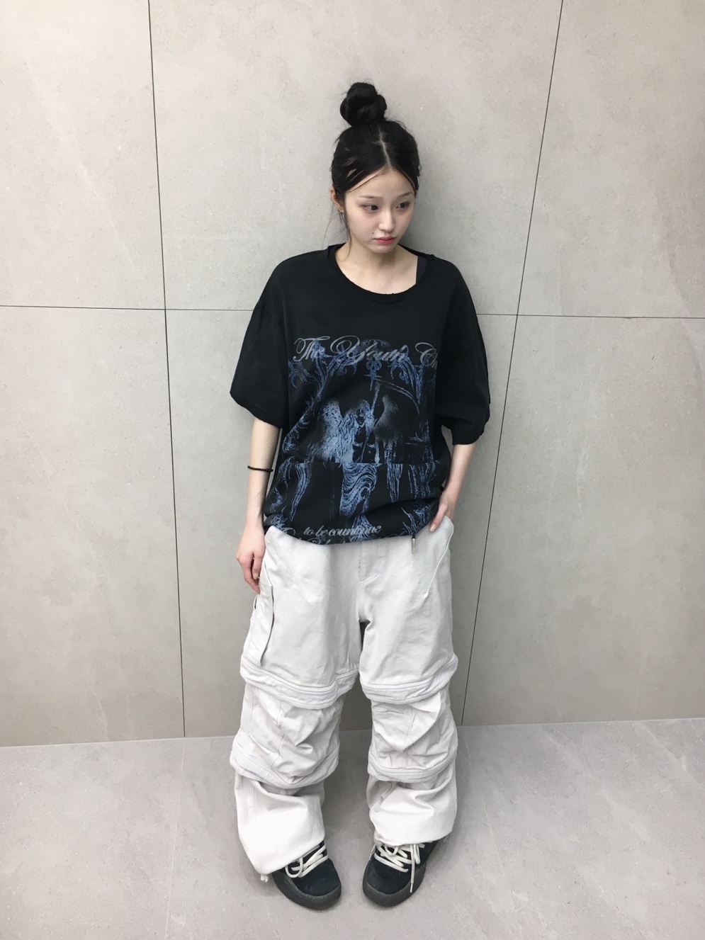 Farfromwhat Far Layered Work Pants White, ERL Vamp Skate Shoe Pirate Black 착용 스타일 - 4