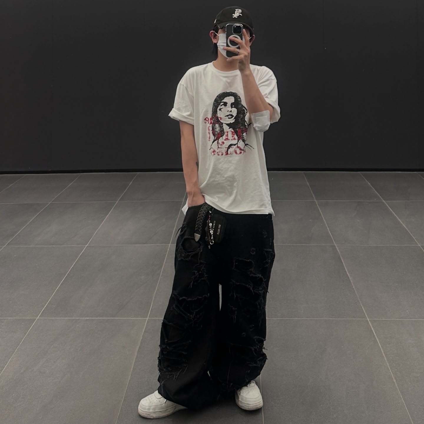 Thevinylhouse Vintage Woman Tee White, Nike Air Force 1 '07 Low White 착용 스타일