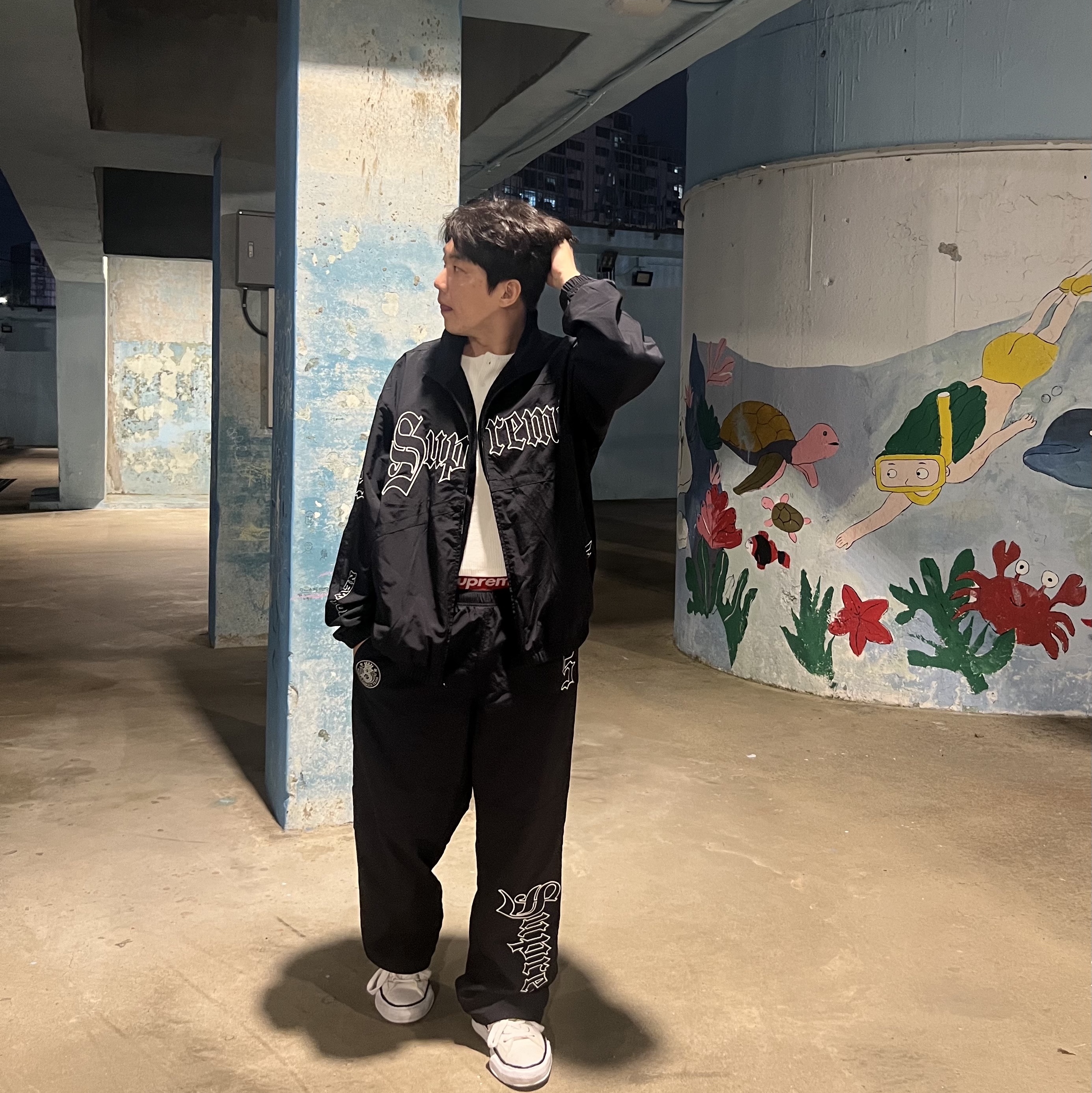 Supreme Old English Track Jacket Black - 25SS, Supreme Old English Track Pants Black - 25SS 착용 스타일