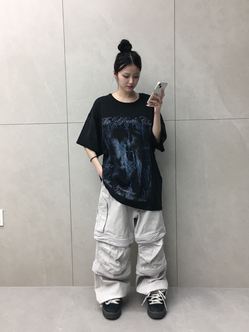 Farfromwhat Far Layered Work Pants White, ERL Vamp Skate Shoe Pirate Black 착용 스타일 - 3