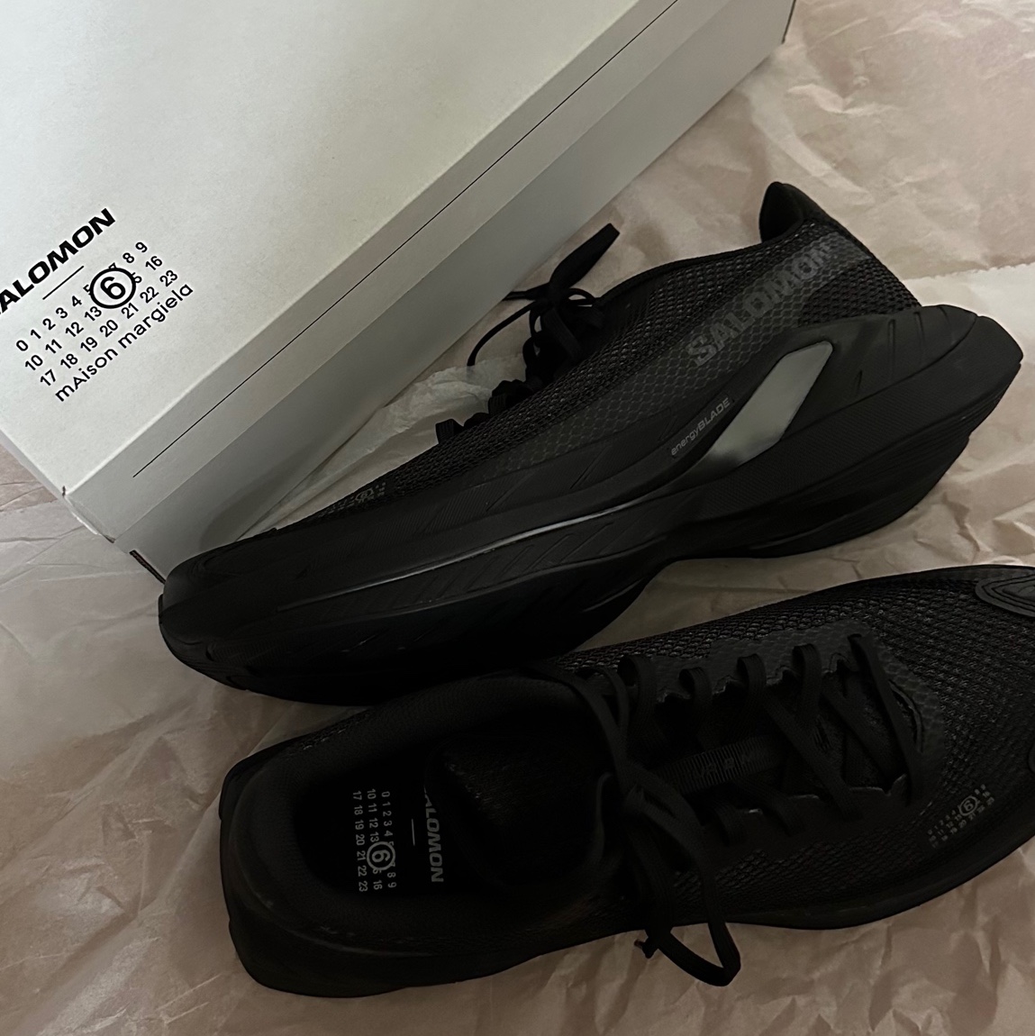 Salomon x MM6 Maison Margiela Spectur 2 Black Pewter 착용 스타일 - 1