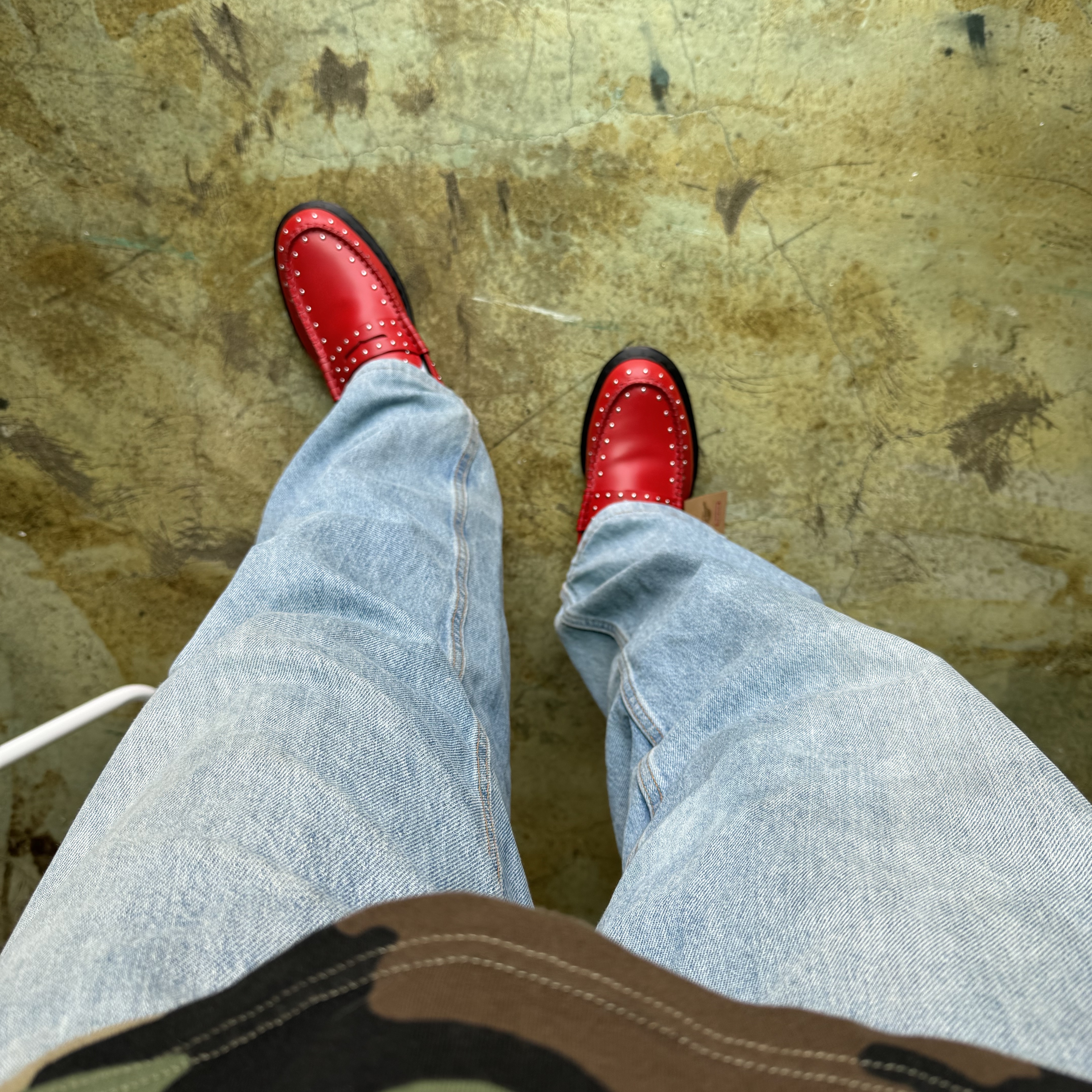 Dr. Martens x Supreme Studded Penton Loafers Red - 25SS, Supreme Capital S/S Top Woodland Camo - 25SS 착용 스타일