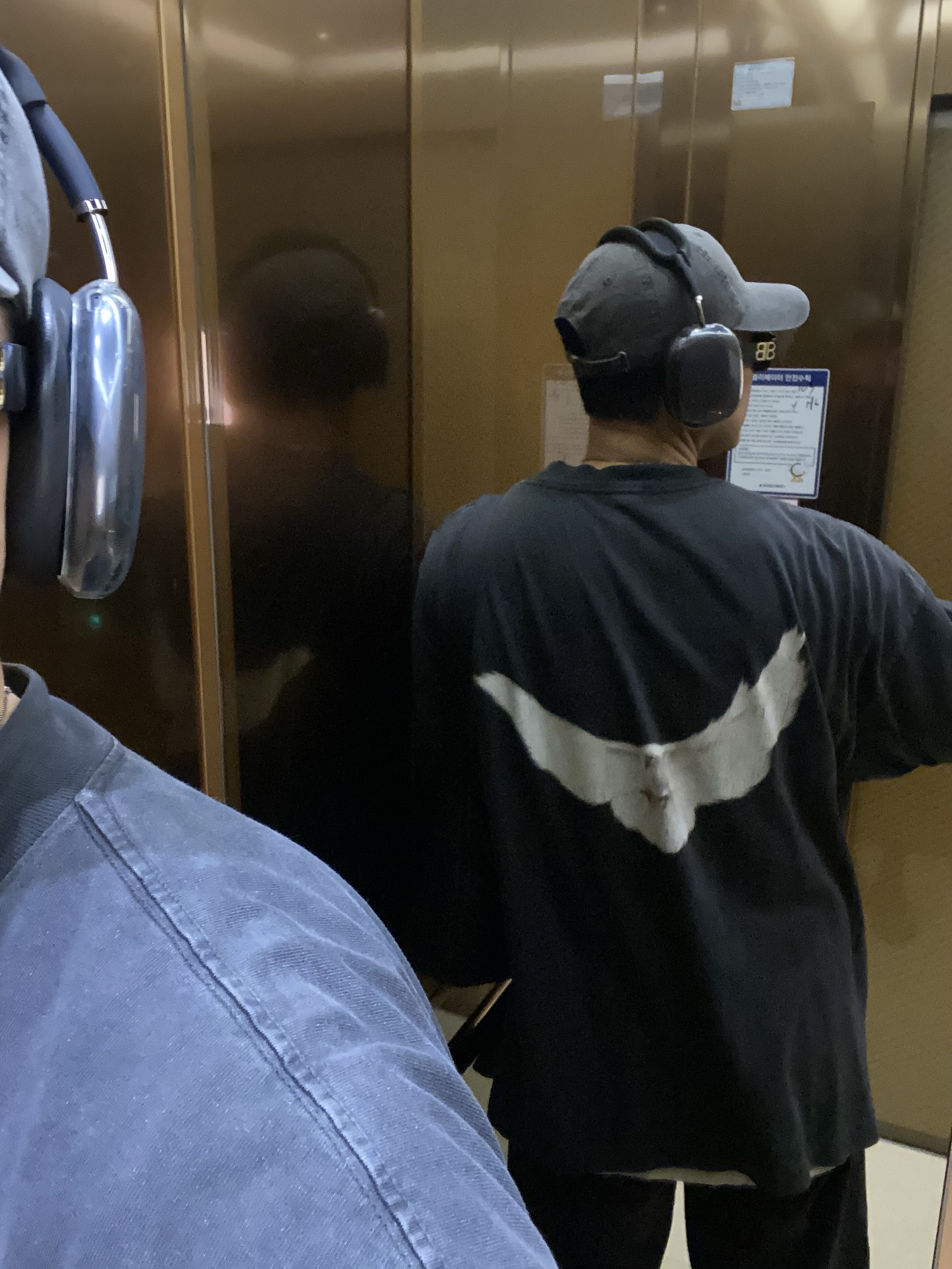 Stussy Washed Basic Low Pro Cap Charcoal, Apple AirPods Max USB C Midnight (Korean Ver.) 착용 스타일 - 2