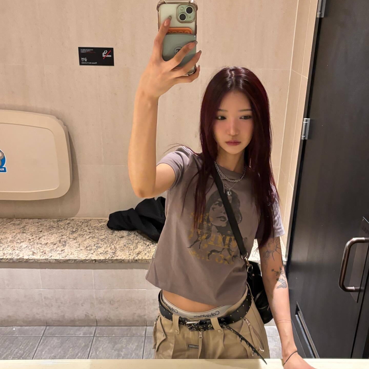 Thevinylhouse Vintage Woman Tee Mocha, Thevinylhouse Western Cargo Shorts Beige 착용 스타일