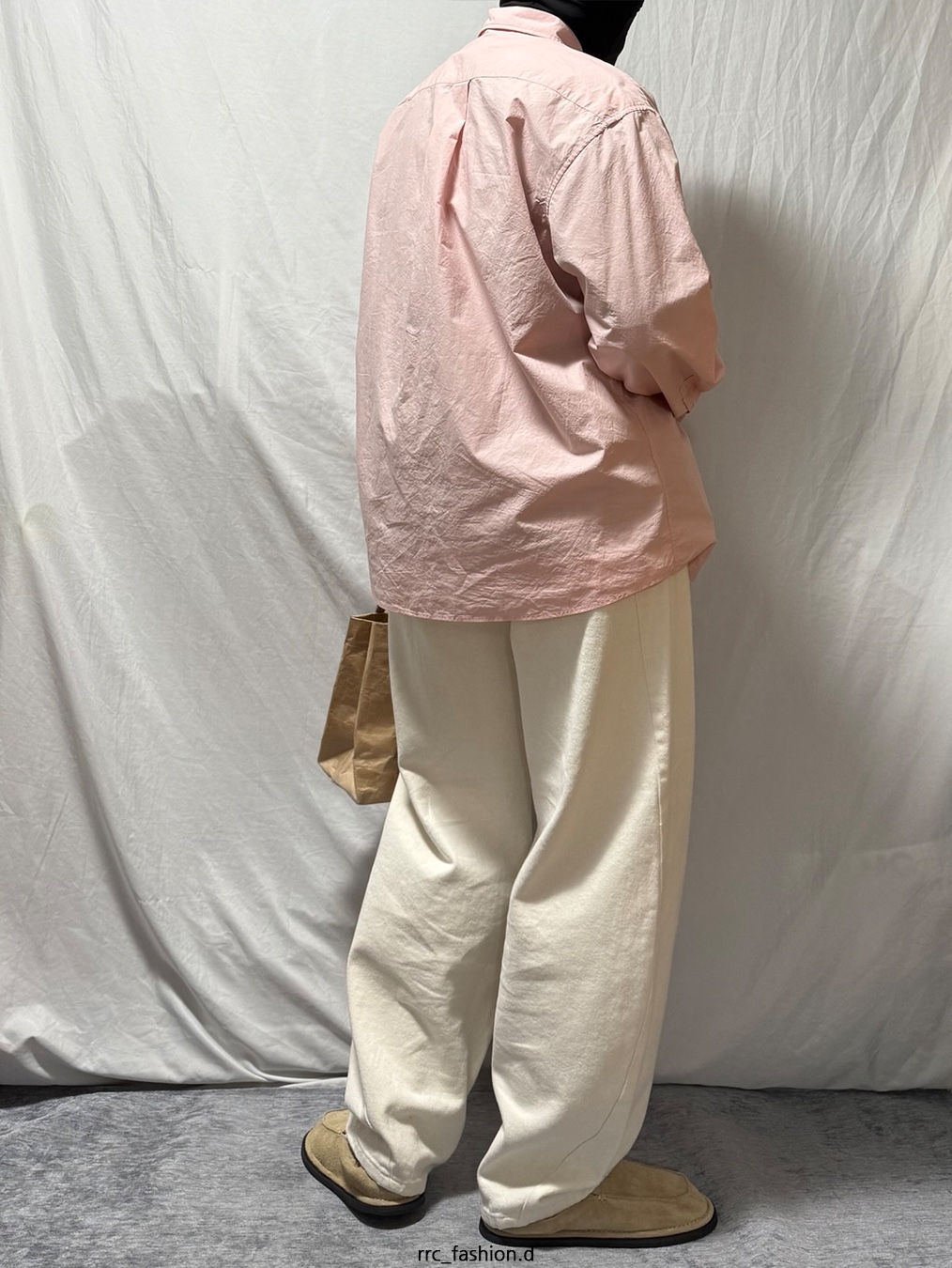 Beams Boy Logo Shopping Bag Beige 착용 스타일 - 2