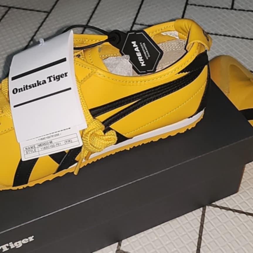 Onitsuka Tiger Mexico 66 Yellow Black 착용 스타일 - 1