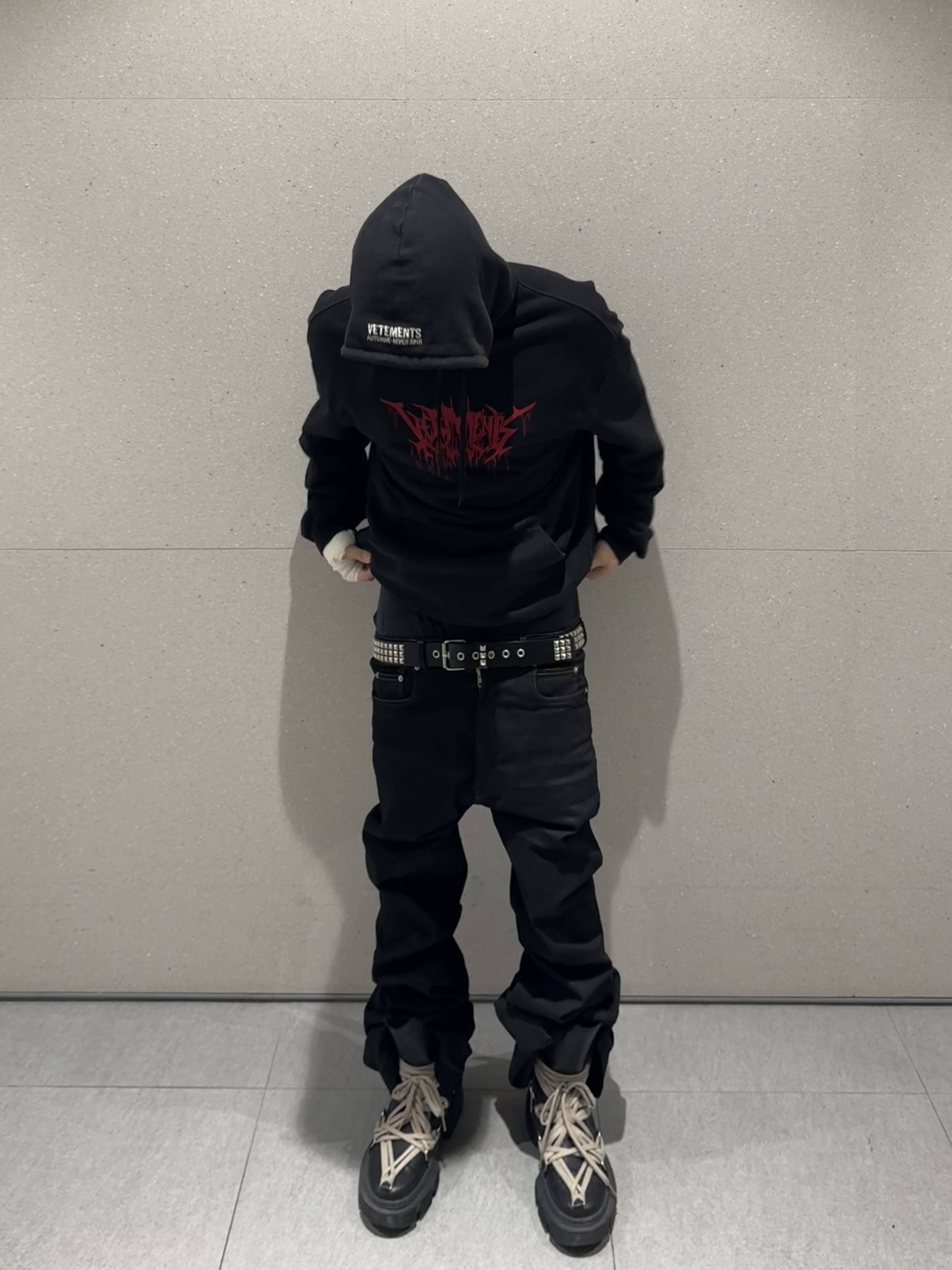 Balenciaga Combat Strike 20mm Boots Black, Project G/R Reworked Bermuda Shorts Blue 착용 스타일 - 5