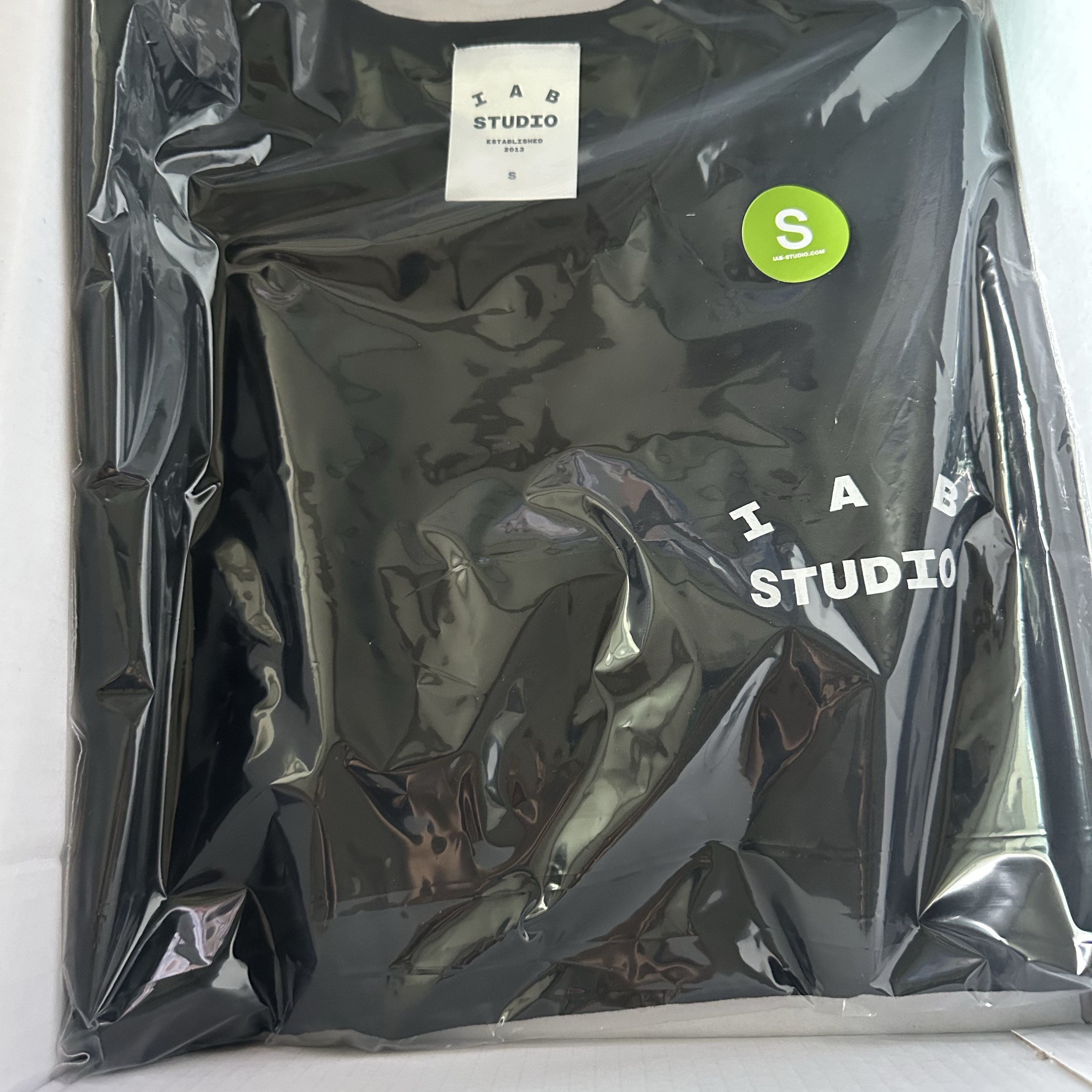 IAB Studio Basic T-Shirt Black White 착용 스타일