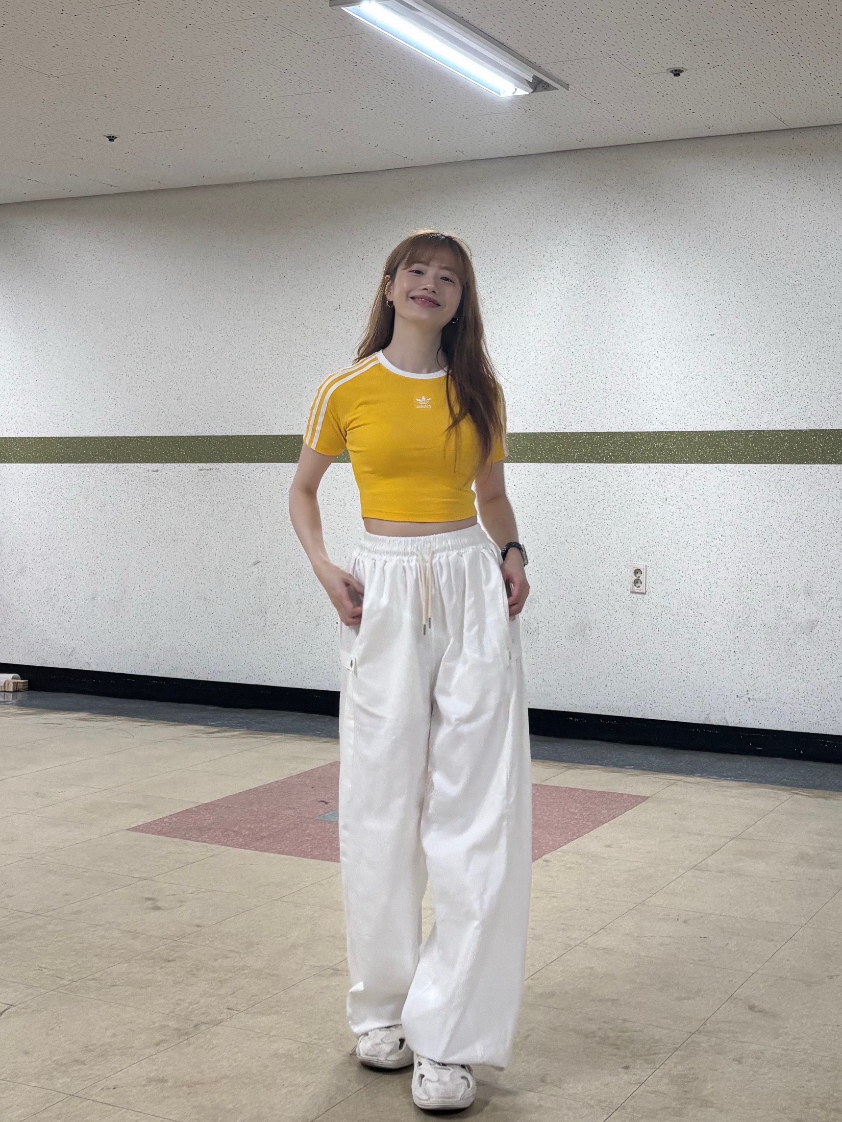 Adidas Adifom Q Off White, (W) Adidas 3S Baby T-Shirt White - KR Sizing 착용 스타일 - 4