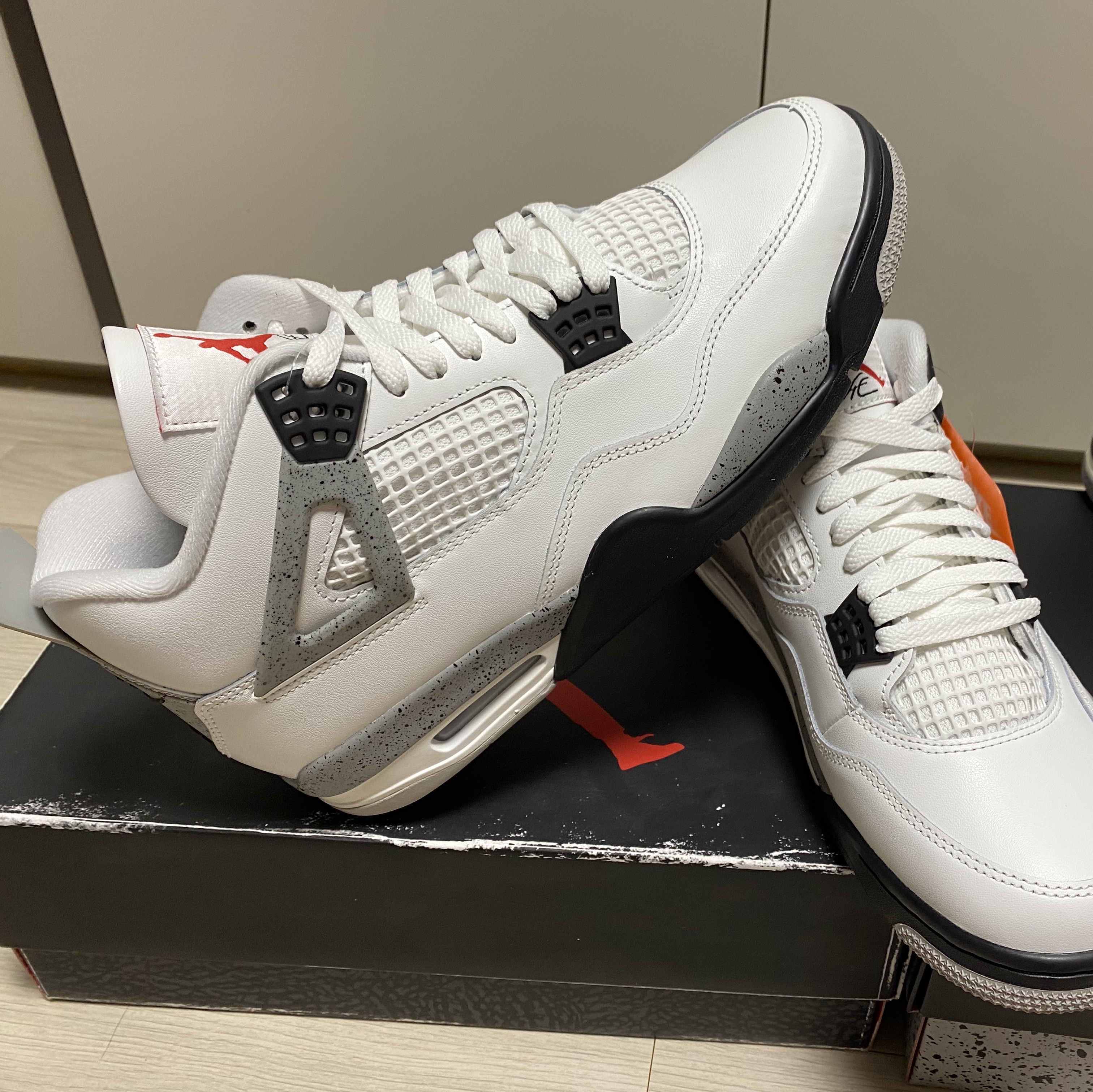 Jordan 4 Retro OG White Cement 2025, Jordan 3 Retro White Cement Reimagined 착용 스타일 - 6