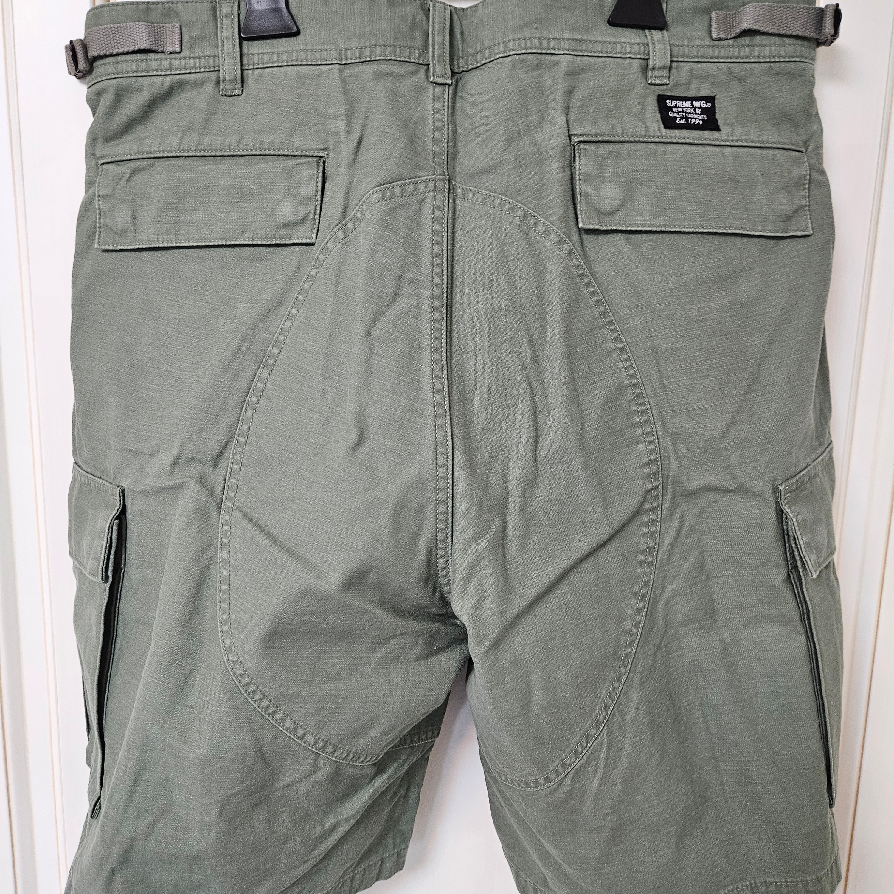 Supreme Cargo Shorts Olive - 25SS 착용 스타일 - 2