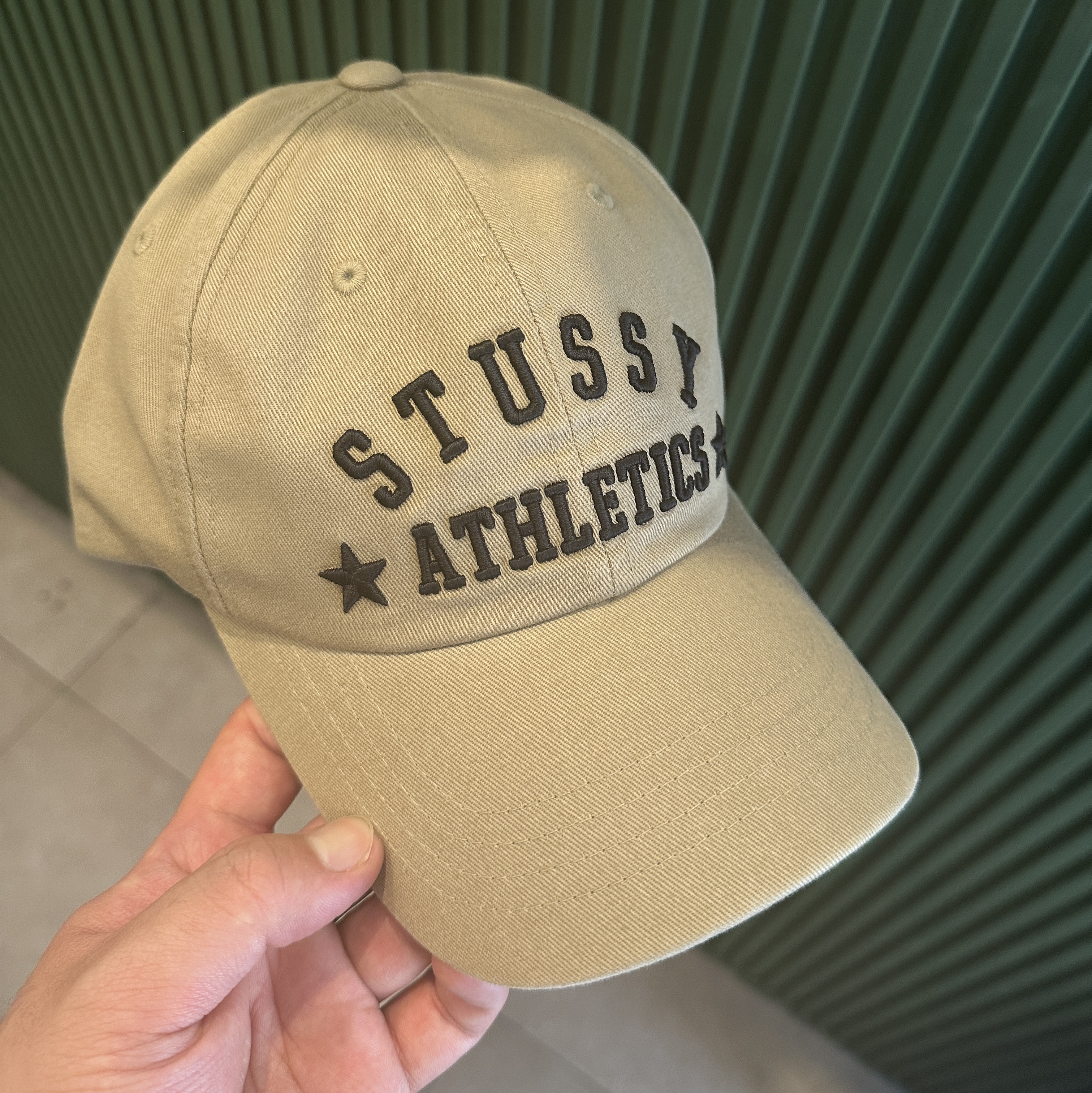 Stussy Low Profile Athletics Strapback Khaki 착용 스타일