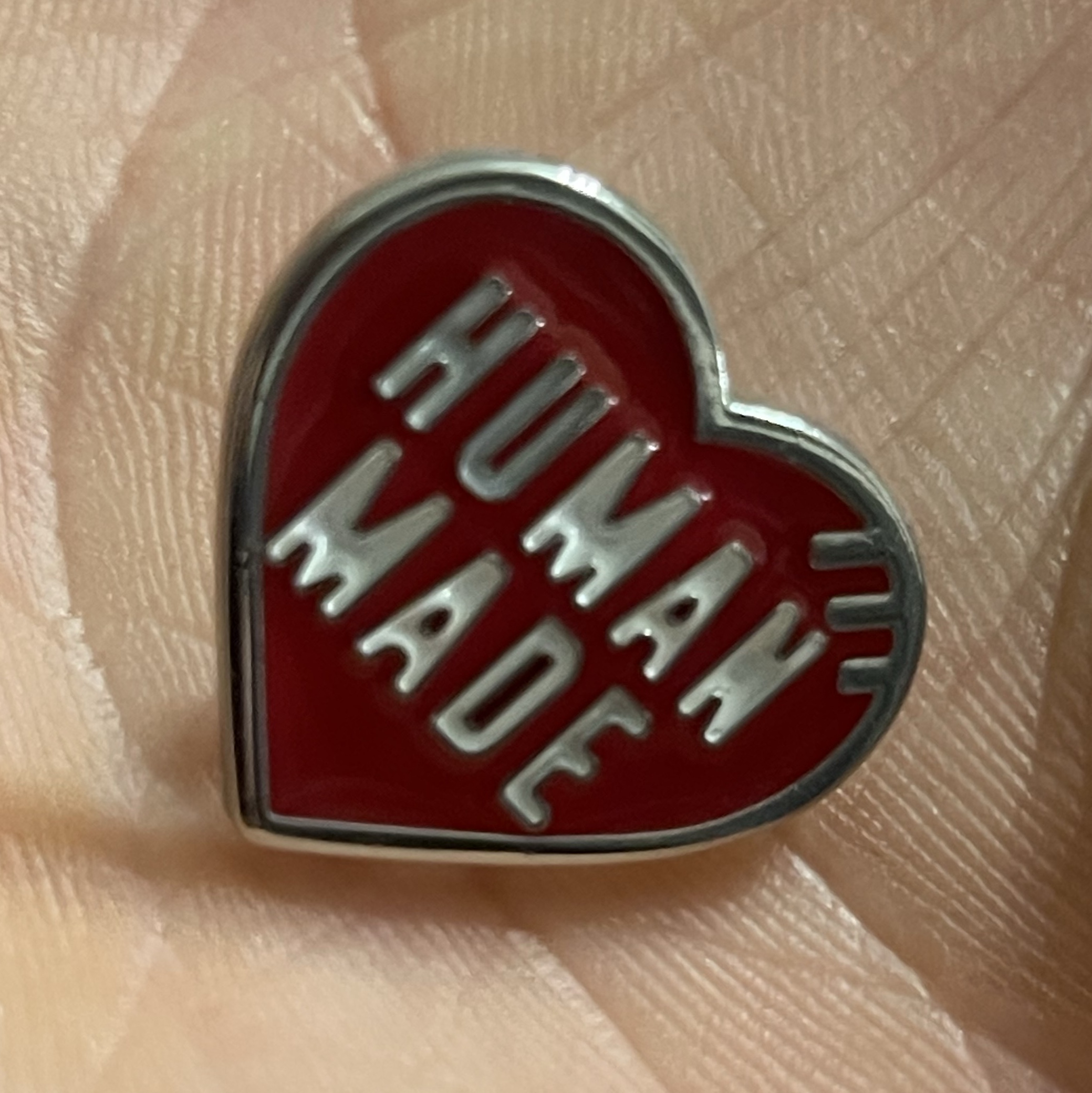 Human Made Heart Pin Red 착용 스타일