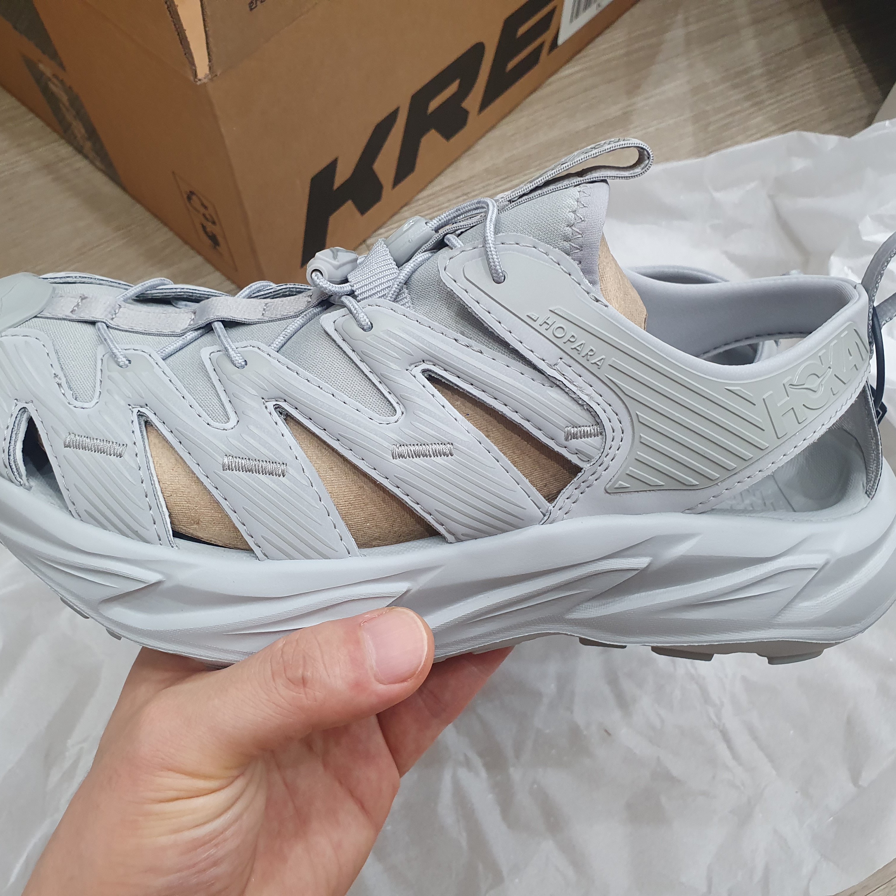 Hoka Hopara Stellar Grey 착용 스타일 - 2