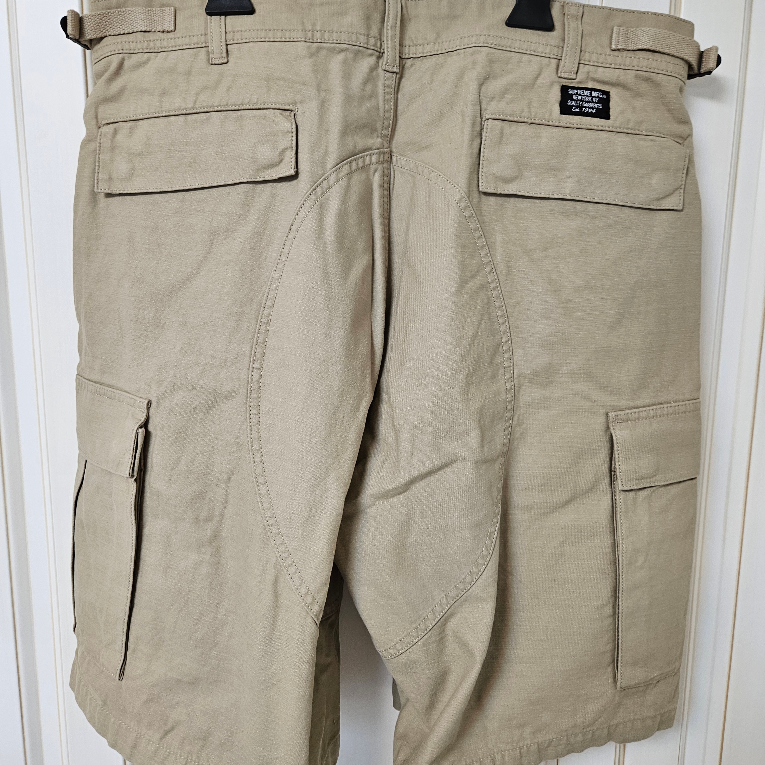Supreme Cargo Shorts Tan - 25SS 착용 스타일 - 3
