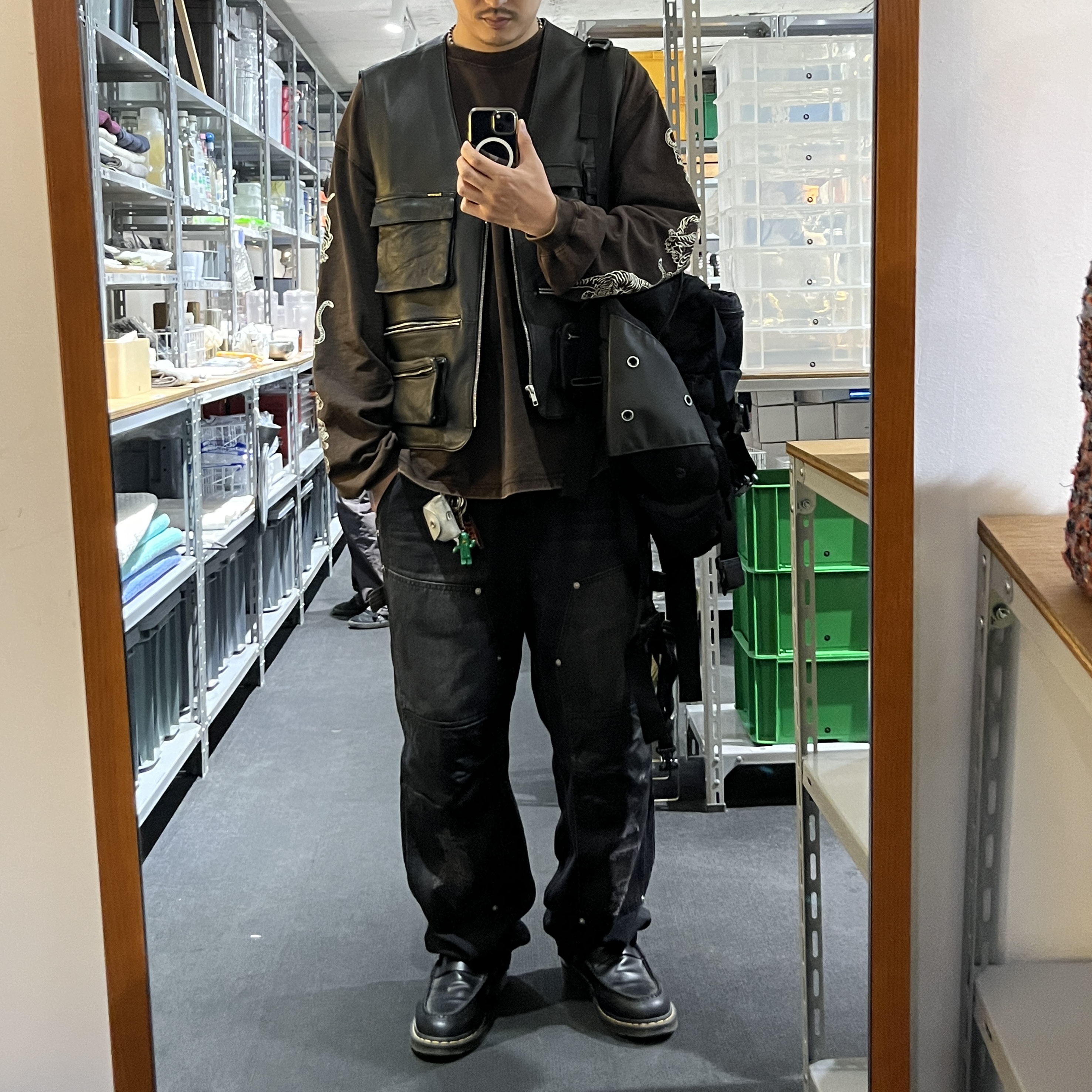Supreme Leather Cargo Vest Black - 25SS 착용 스타일
