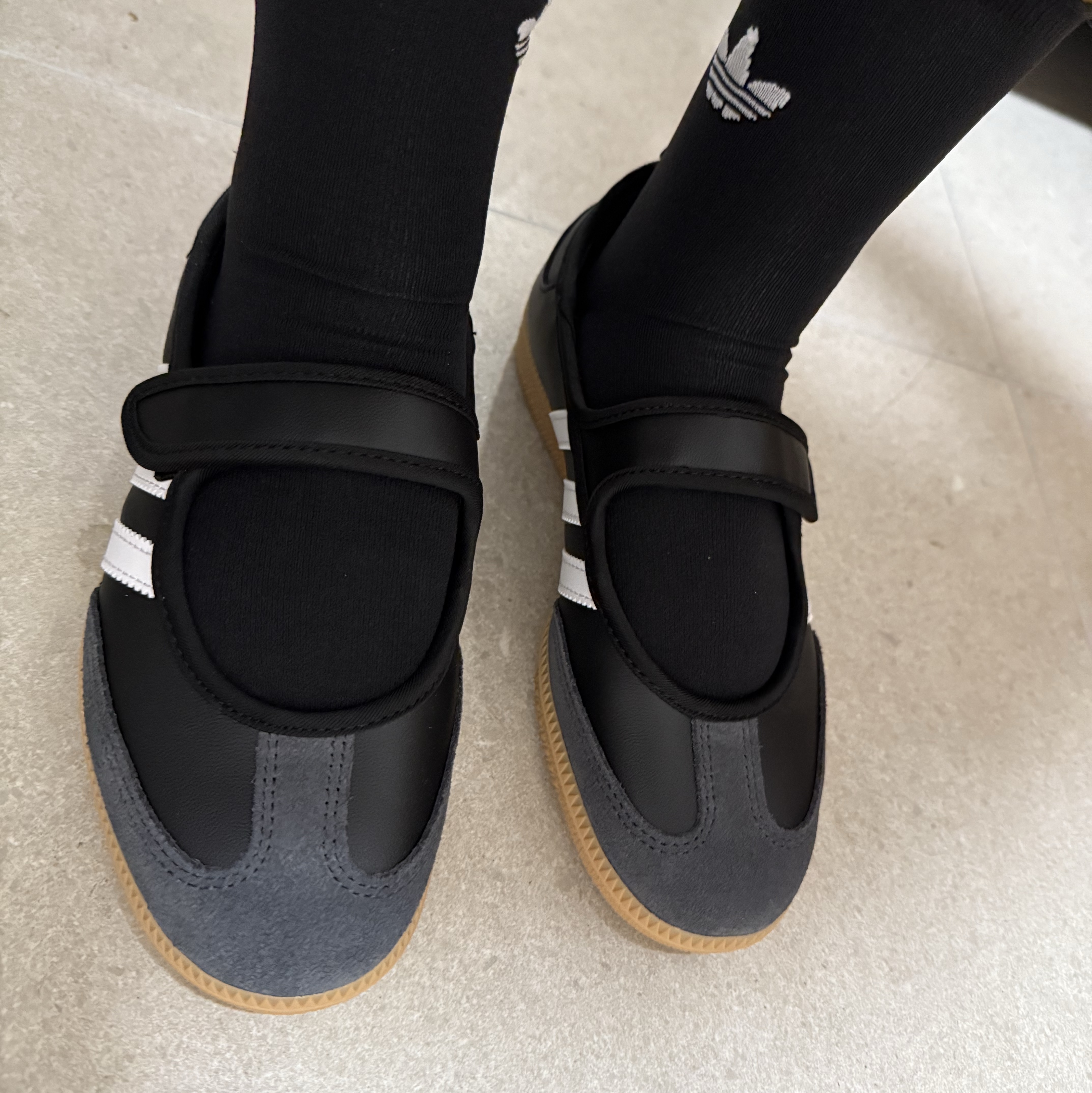 (W) Adidas Samba Jane Core Black Carbon 착용 스타일