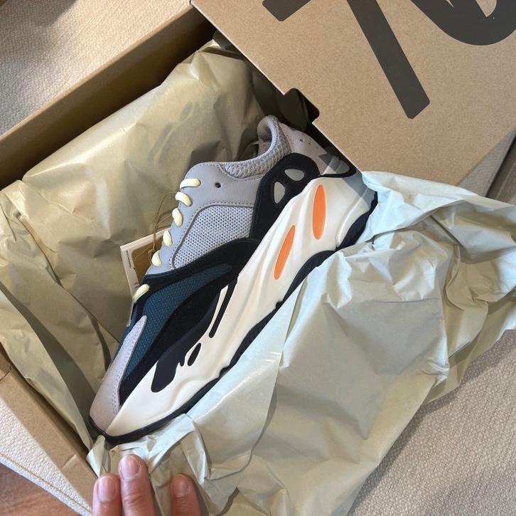Adidas Yeezy Boost 700 Wave Runner Solid Grey 2021/2022 착용 스타일 - 2