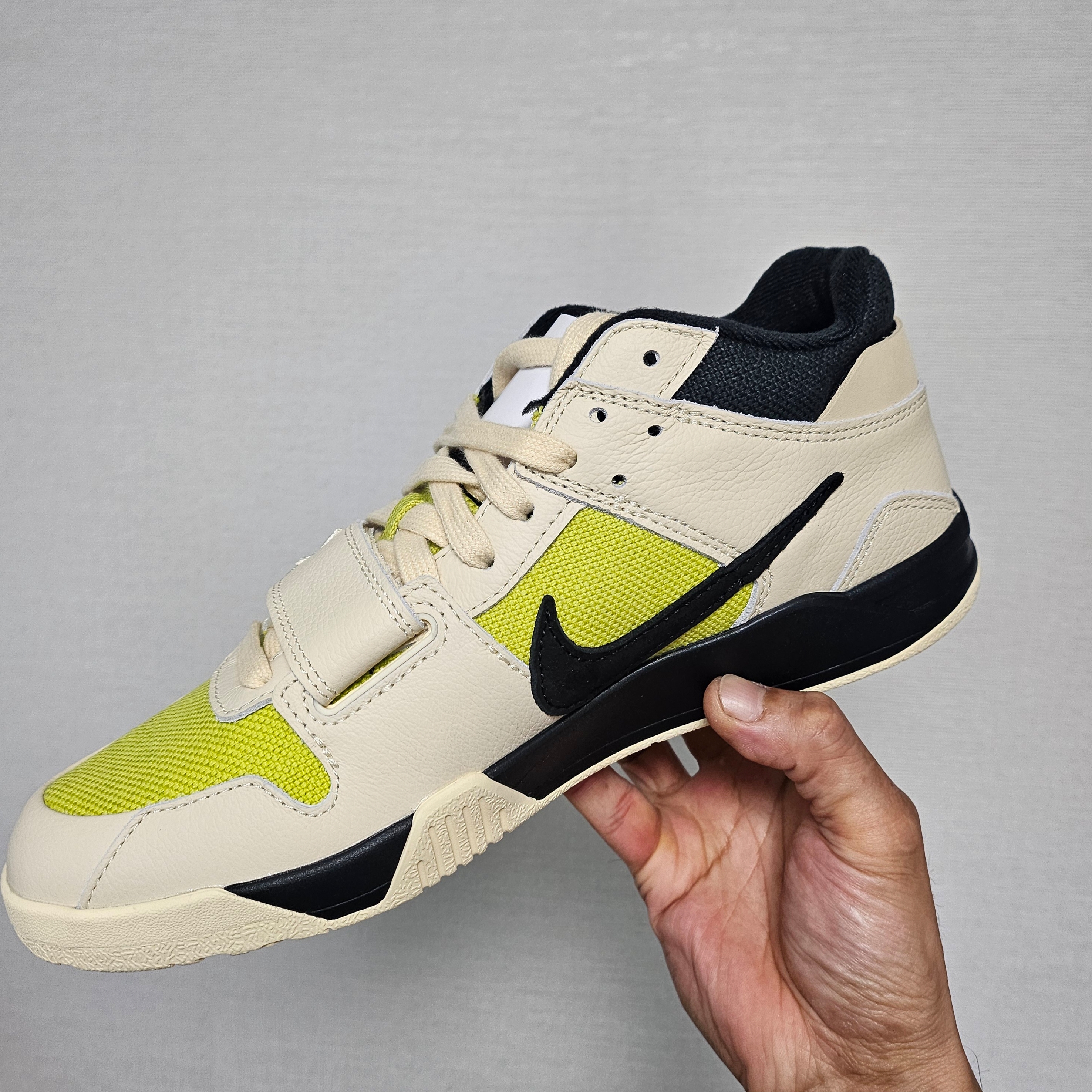 Jordan x Travis Scott Jumpman Jack TR Bright Cactus 착용 스타일 - 2