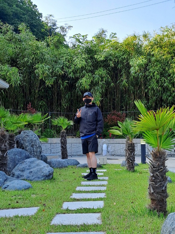 Nike ACG Trail Cap Black, Arc'teryx Squamish Hoody Black 착용 스타일 - 2