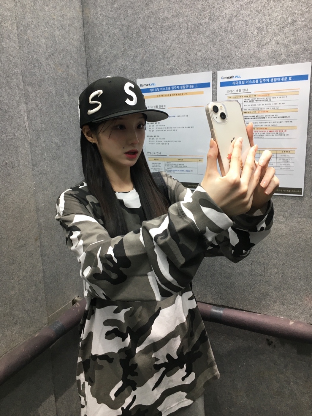 Supreme Multi S Logo New Era Black - 25SS, Supreme Small Box L/S T-Shirt Snow Camo - 25SS 착용 스타일 - 1