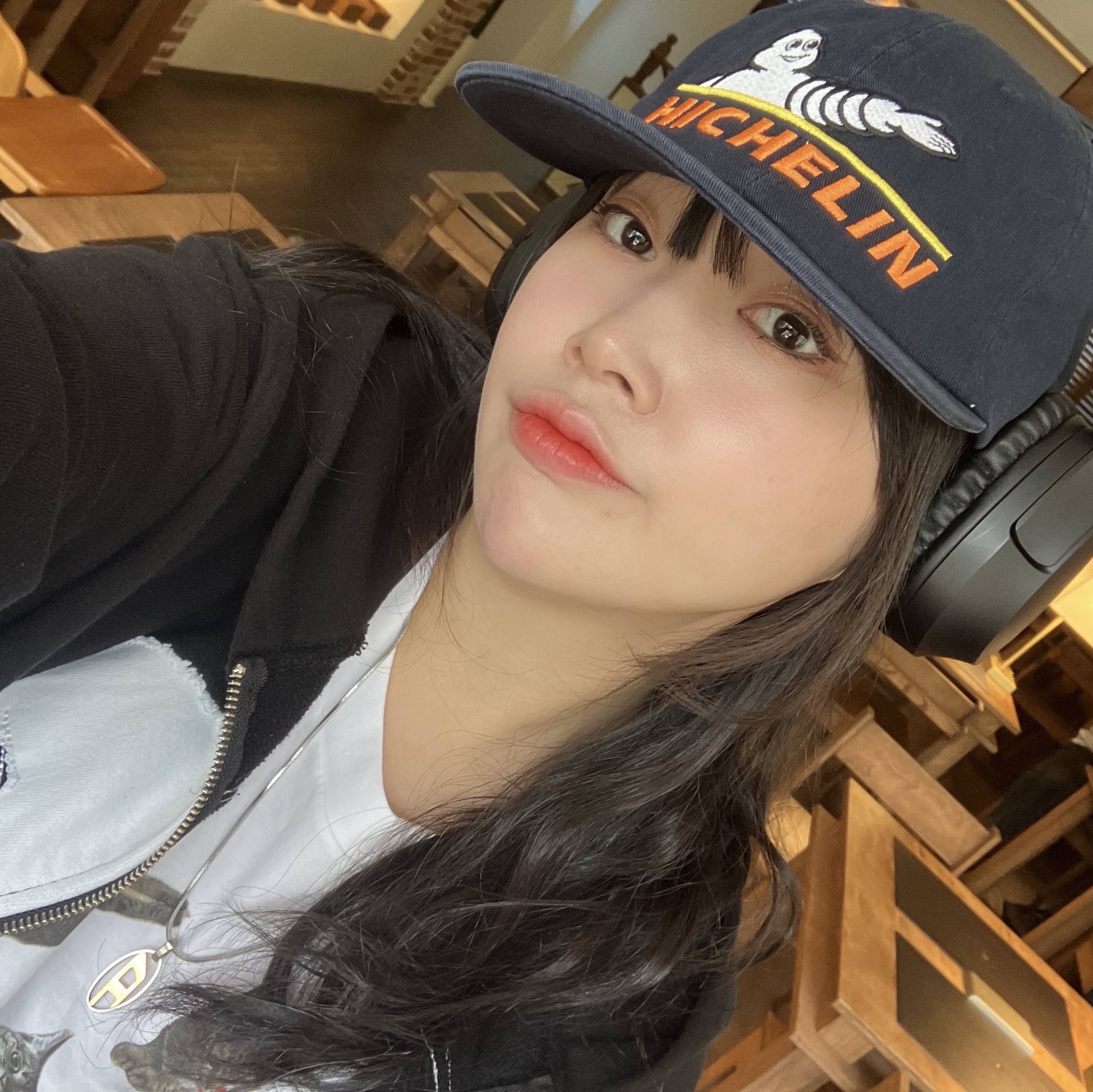 ApexDesign Hichelin Cap Navy 착용 스타일