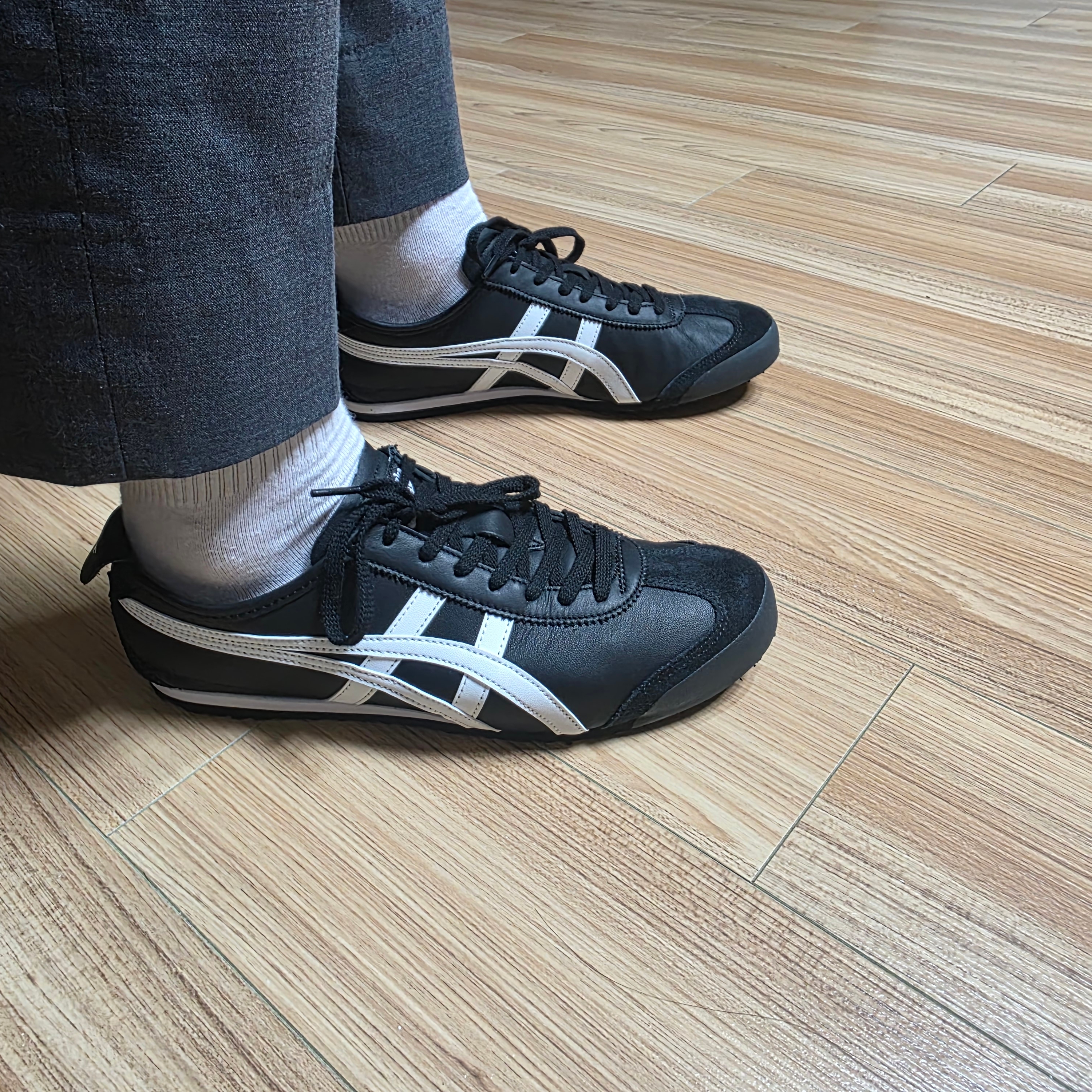 Onitsuka Tiger Mexico 66 Black White 착용 스타일 - 1
