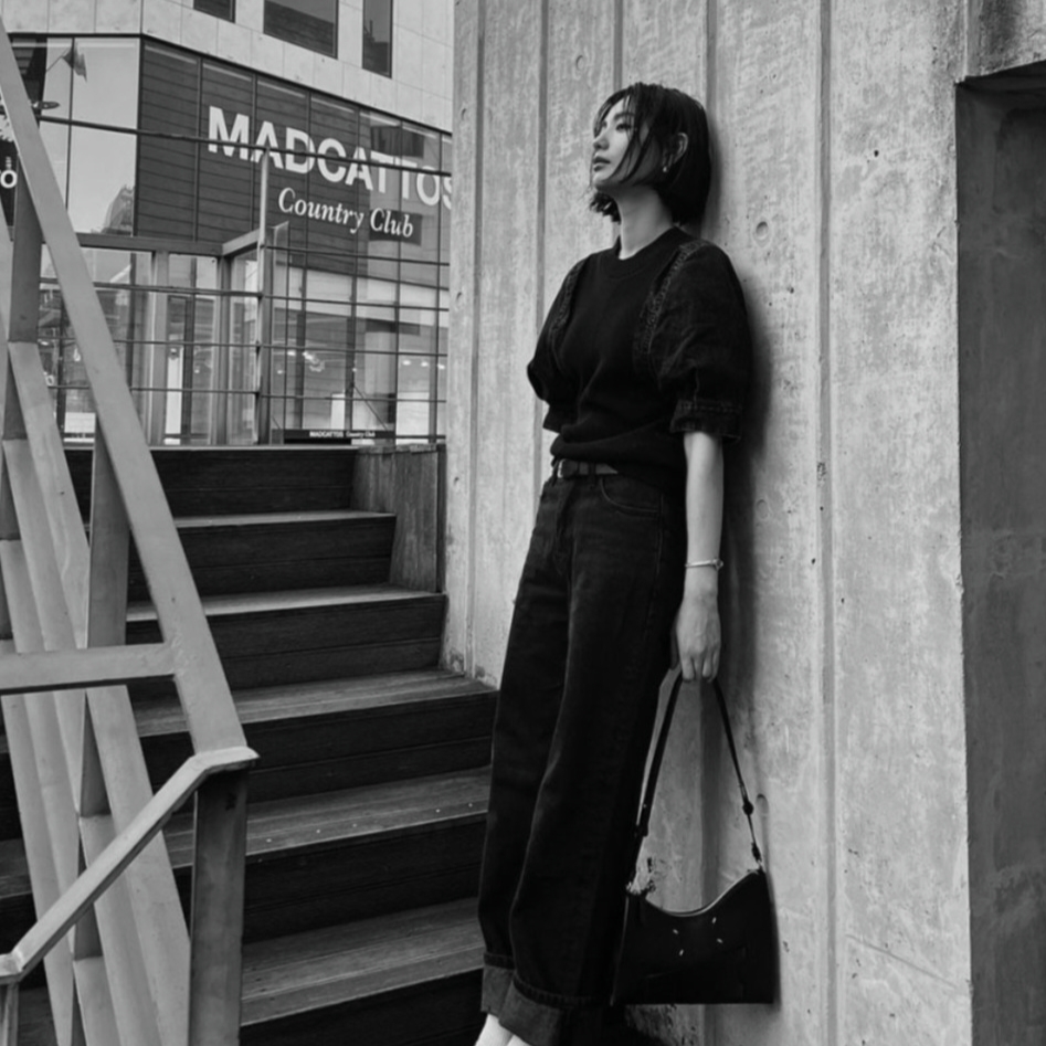 Maison Margiela Snatched Small Hobo Bag Black 착용 스타일