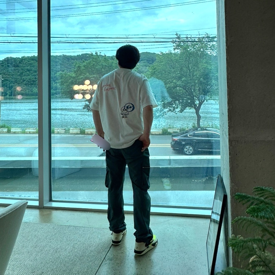 Jordan x Travis Scott Jumpman Jack TR Bright Cactus, Jordan x Travis Scott x Fragment T-Shirt Sail (DJ0619-133) 착용 스타일 - 2