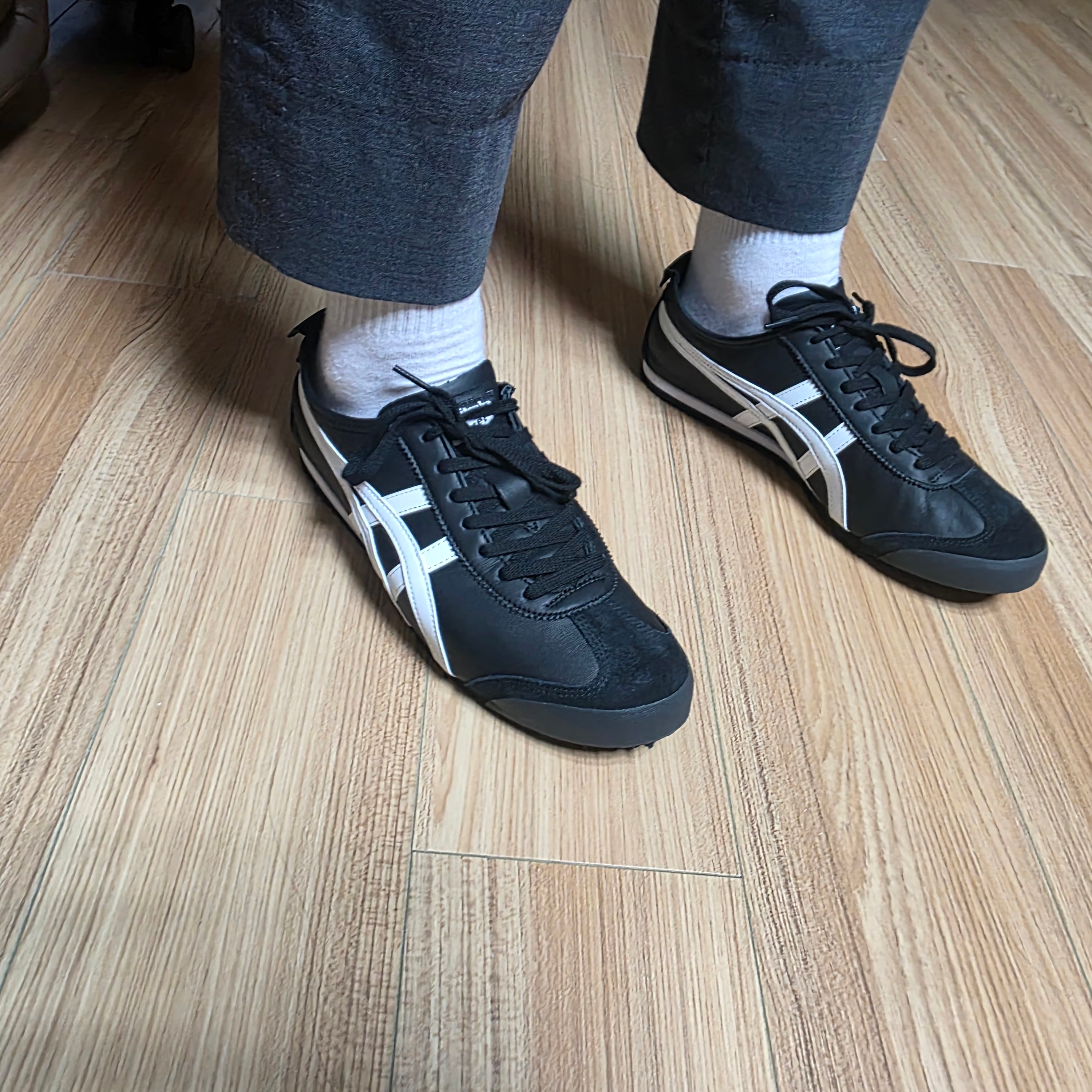 Onitsuka Tiger Mexico 66 Black White 착용 스타일 - 2