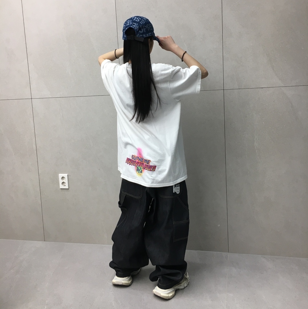 Supreme Electromagnetic T-Shirt White - 24SS, Supreme Terry Spellout Camp Cap Blue - 22SS 착용 스타일 - 3