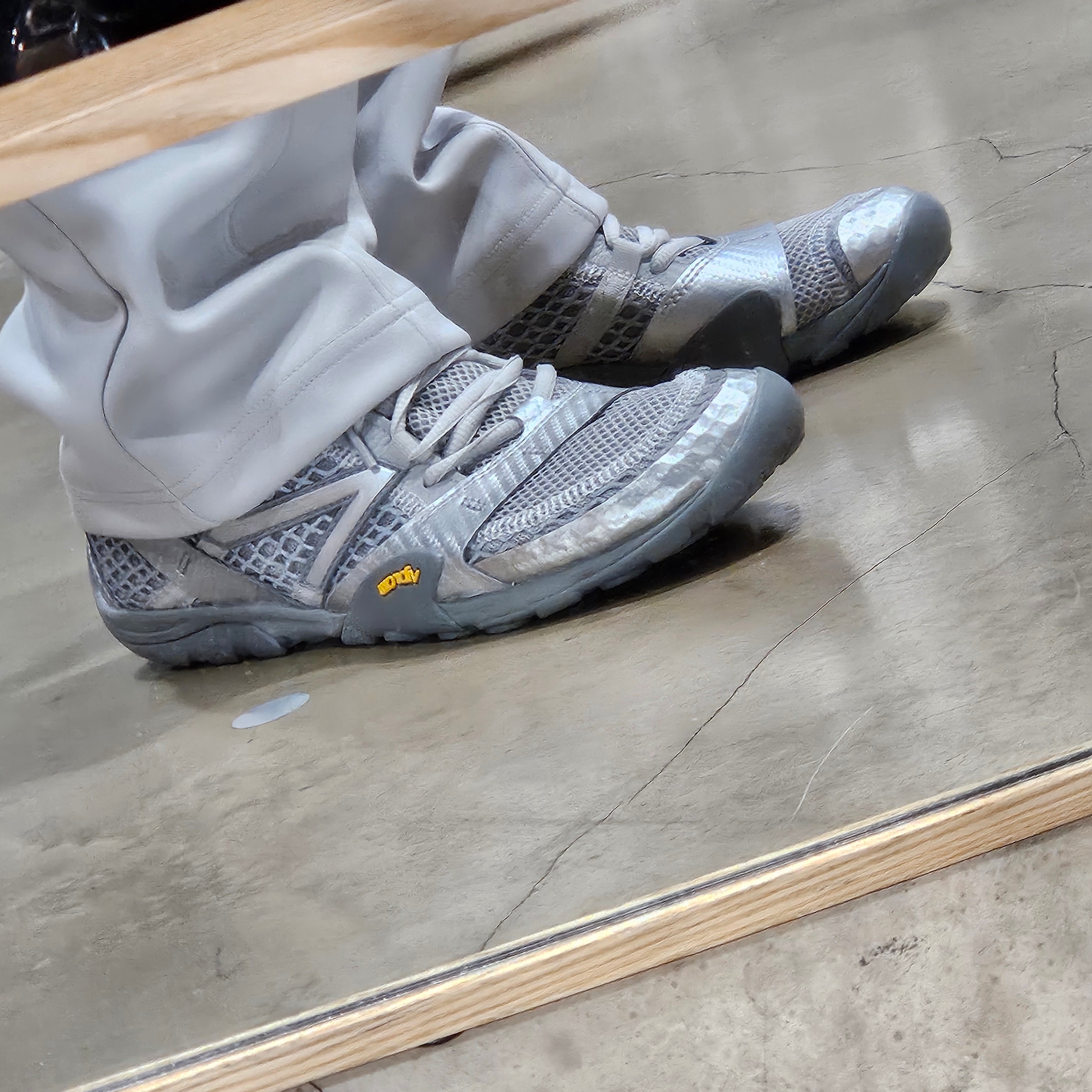 New Balance Minimus MT10O Slate Grey Silver Metallic, Vibram Fivefingers V-Trek Black 착용 스타일 - 5