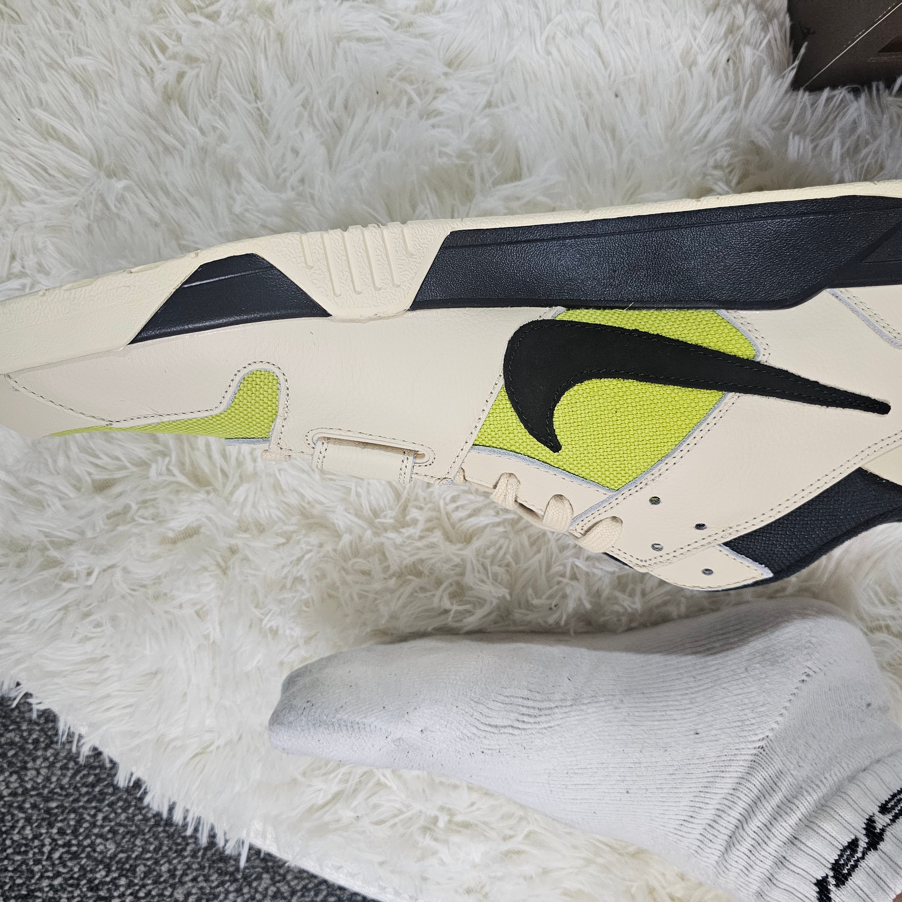 Jordan x Travis Scott Jumpman Jack TR Bright Cactus 착용 스타일 - 2