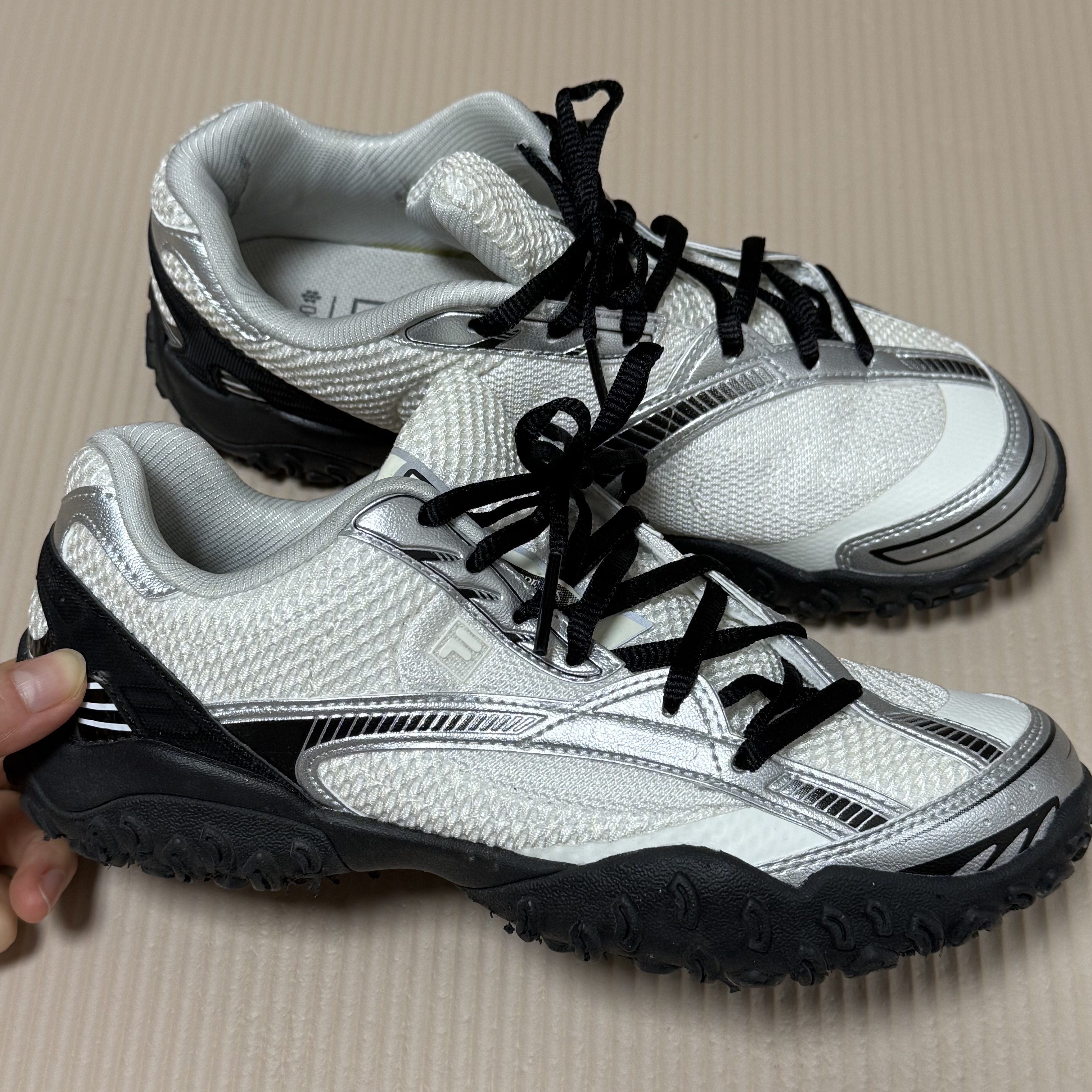 Fila Echappe v2 White Black 착용 스타일 - 1