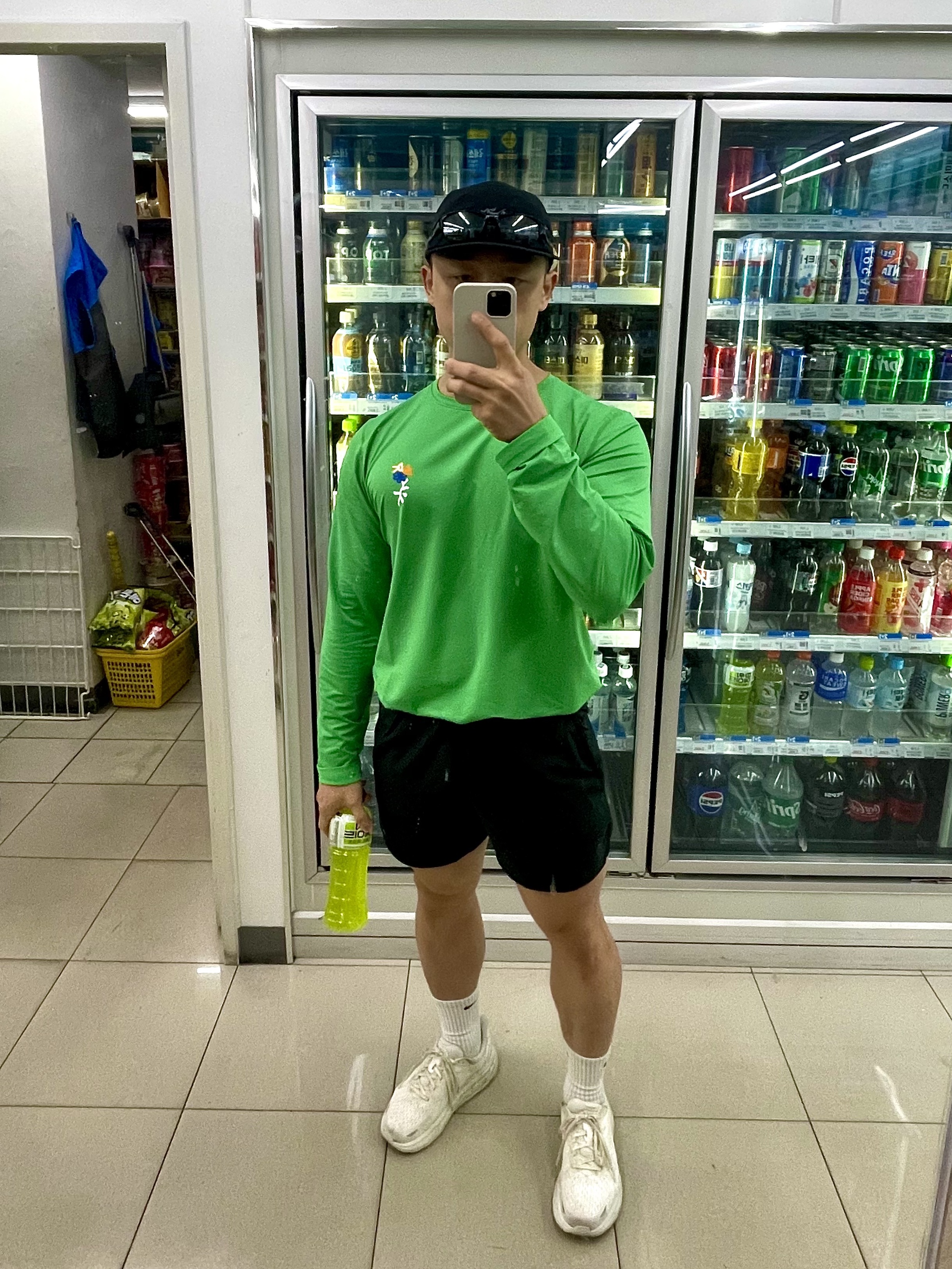 District Vision Hemp Long Sleeve T-Shirt Ocean Blue, Hoka Clifton 8 White 착용 스타일 - 1