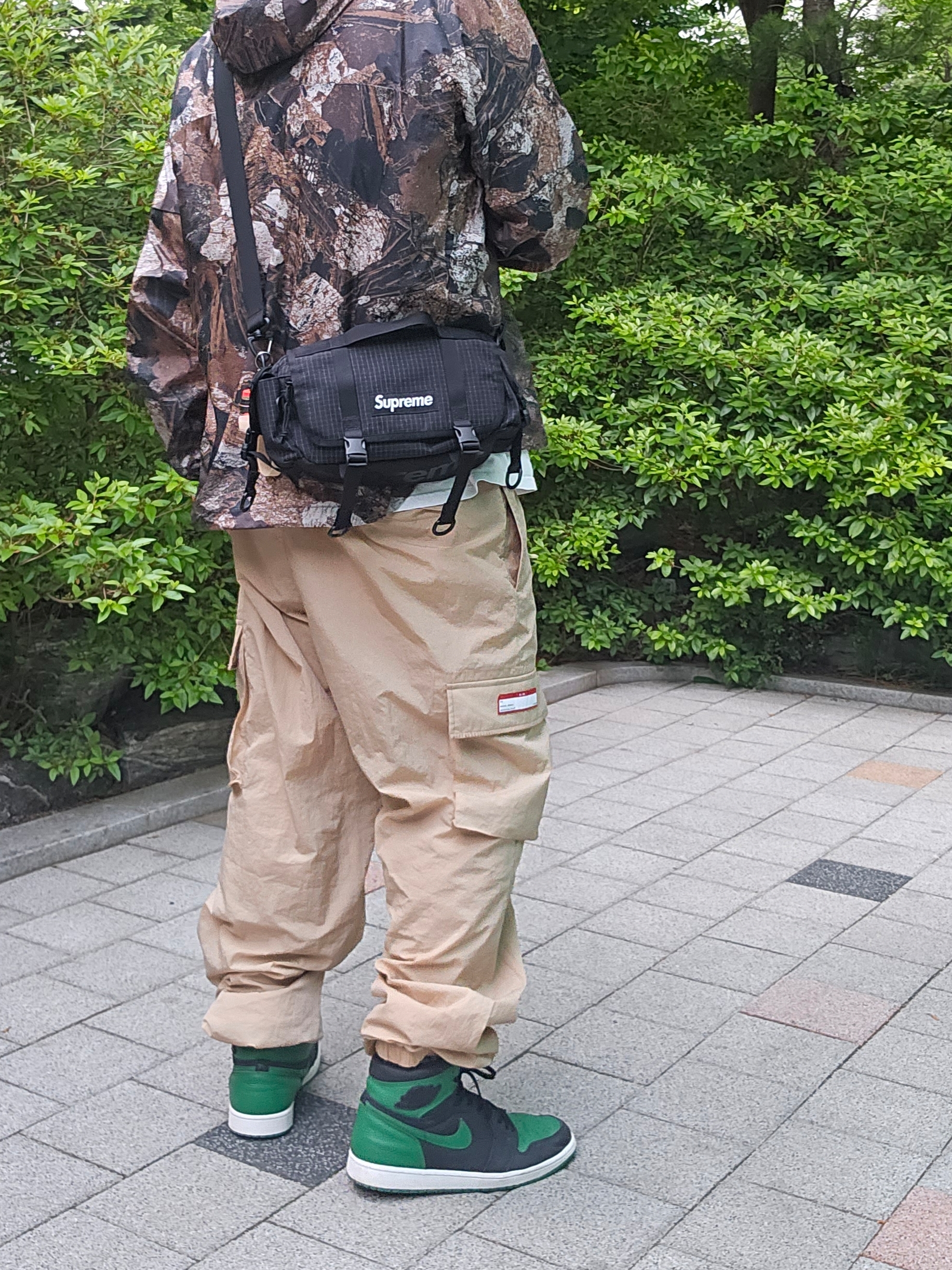 Nike ACG Windproof Cinder Cone Jacket Ironstone - US/EU, Supreme Mini Duffle Bag Black - 24SS 착용 스타일 - 1