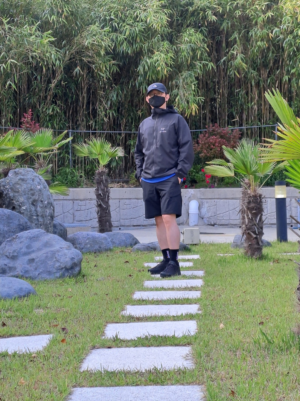 Nike ACG Trail Cap Black, Arc'teryx Squamish Hoody Black 착용 스타일 - 1