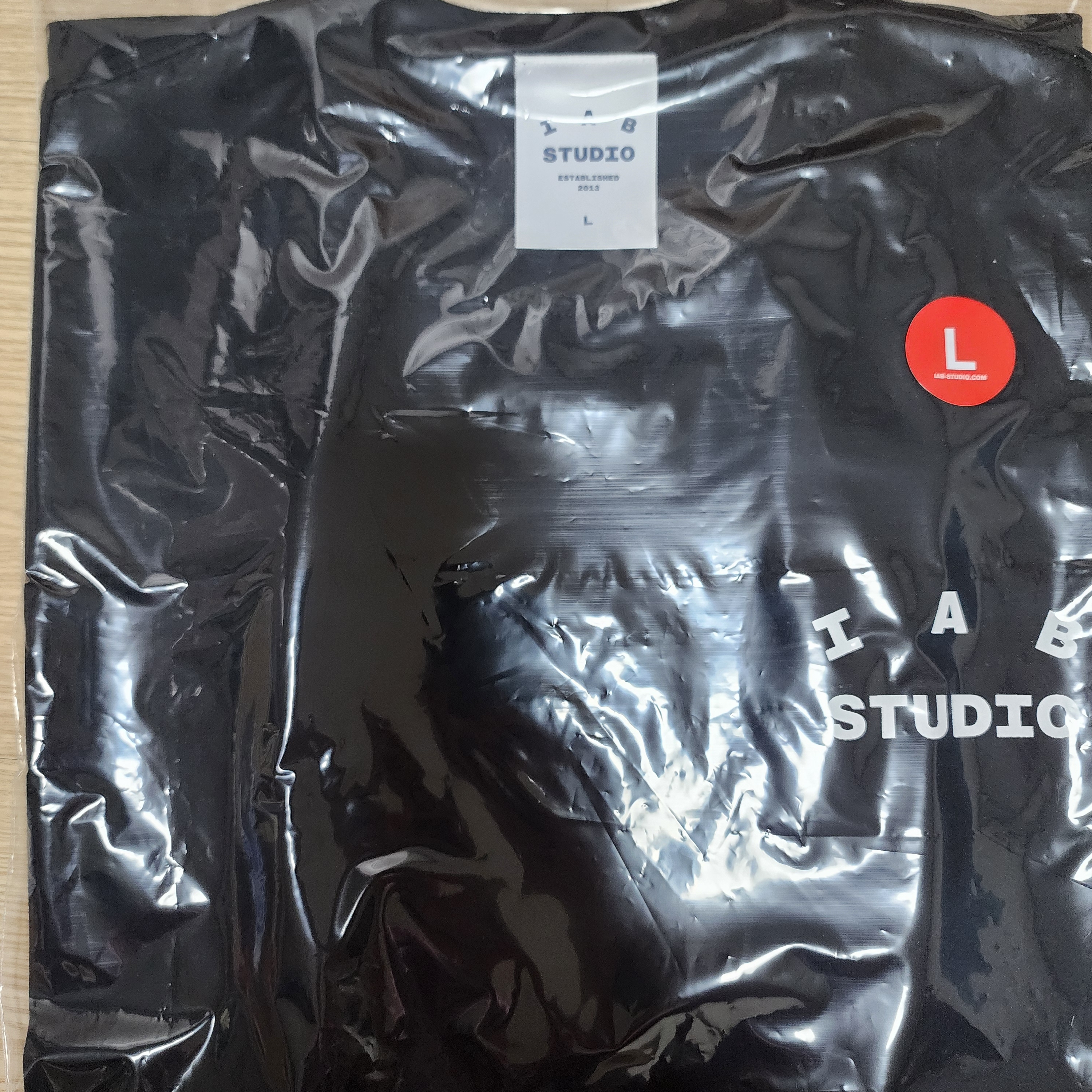IAB Studio Basic T-Shirt Black White 착용 스타일