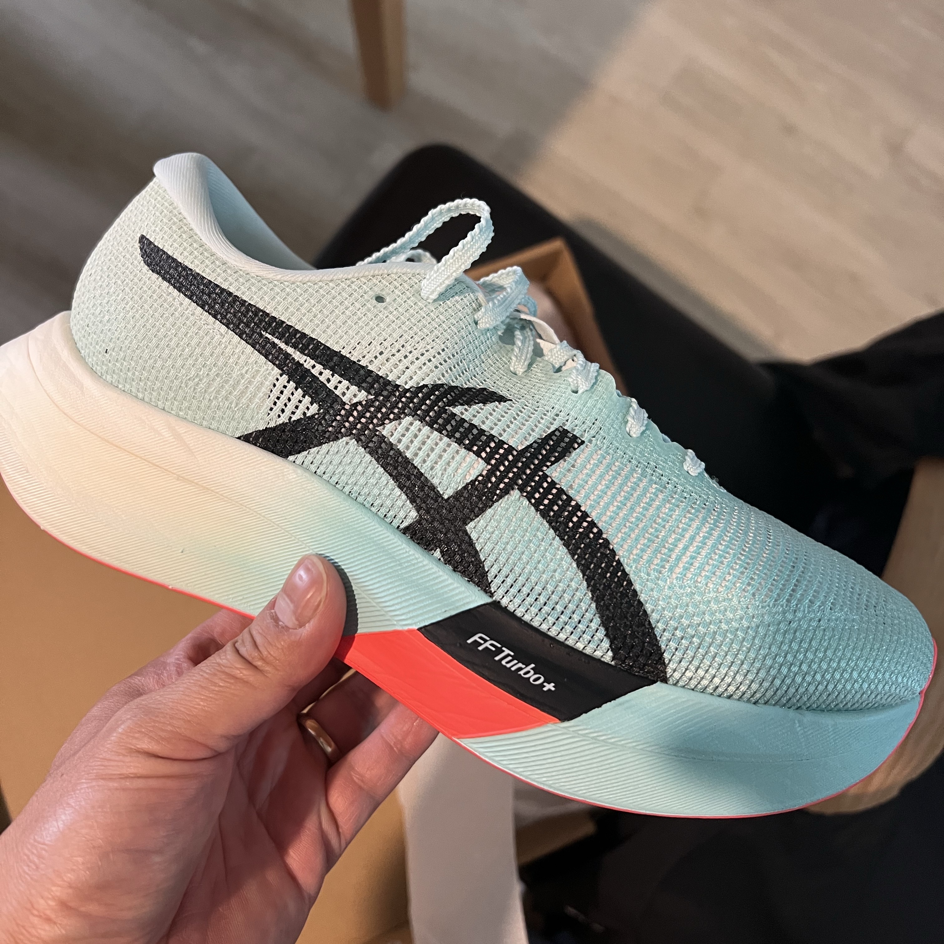 Asics Metaspeed Sky Paris Illuminate Mint Black 착용 스타일 - 2