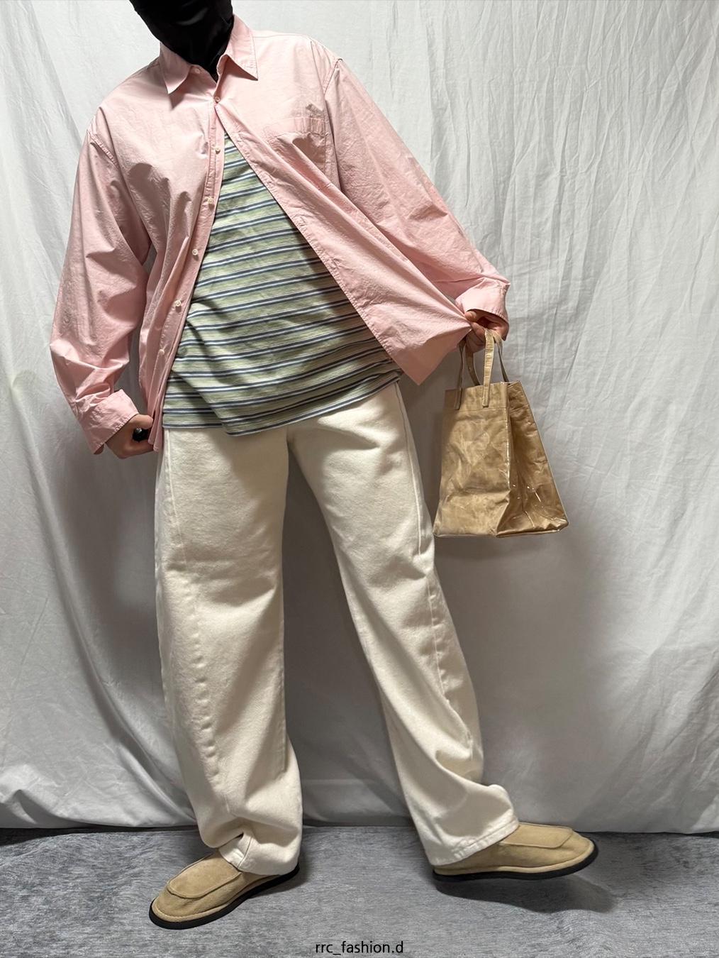Beams Boy Logo Shopping Bag Beige 착용 스타일 - 1
