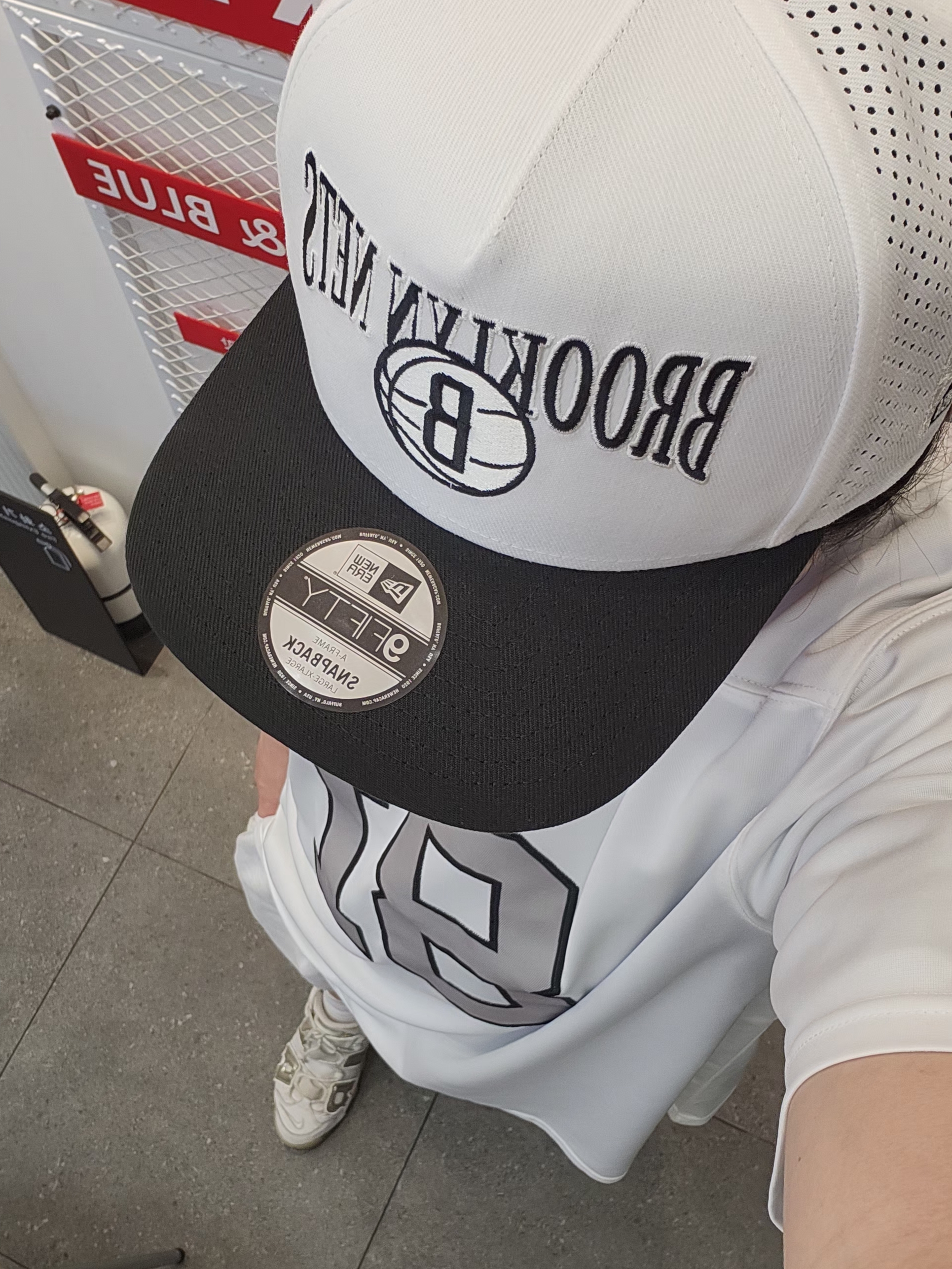 (W) Nike Air More Uptempo Chrome White 착용 스타일 - 1